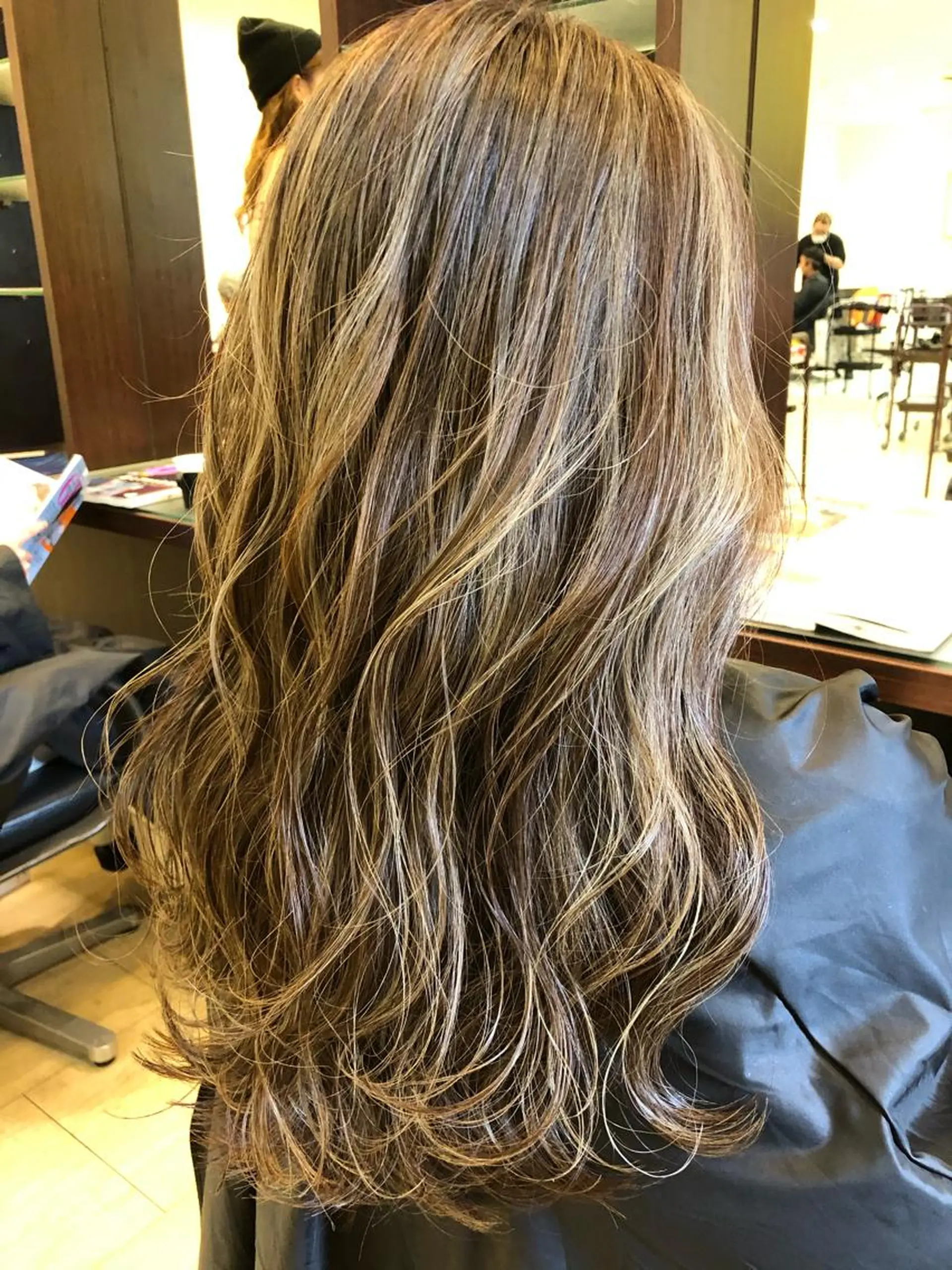 セミロング ボブ 外国人風カラー ハイライト レイヤーカット ヘアカラー yasu ヤスのヘアスタイル