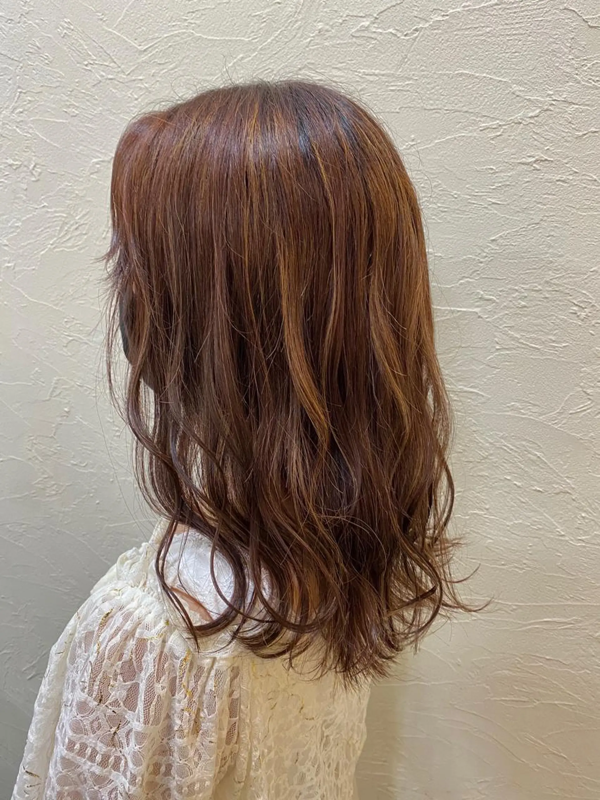 ミディアム カラー ハイライトカラー オレンジ ハイライト カット ヘアカラー トリートメント ENIF ヤマグチアツコのヘアスタイル