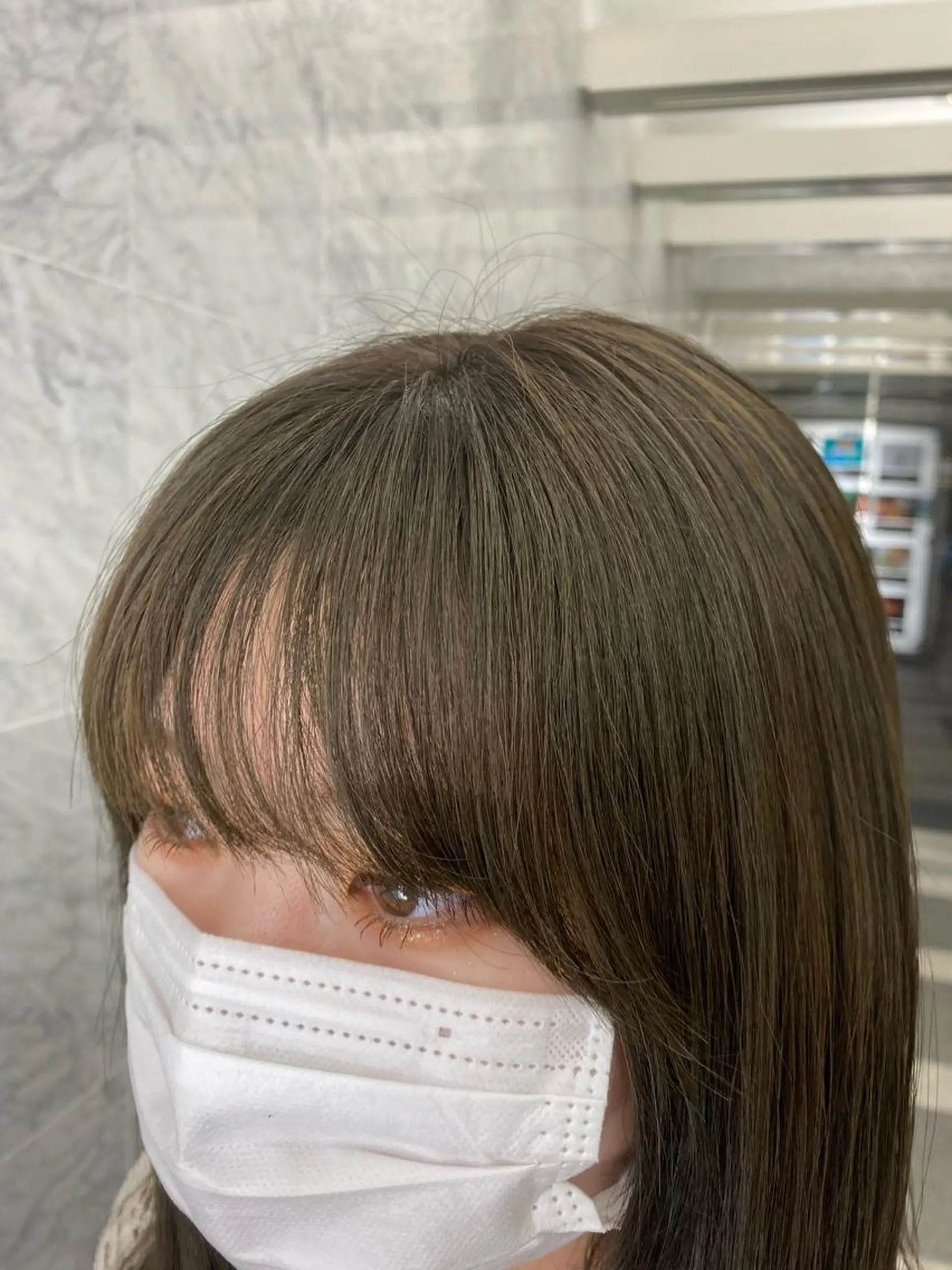 ミディアム 艶髪レイヤー顔周り グレージュ添田晃基のヘアスタイル