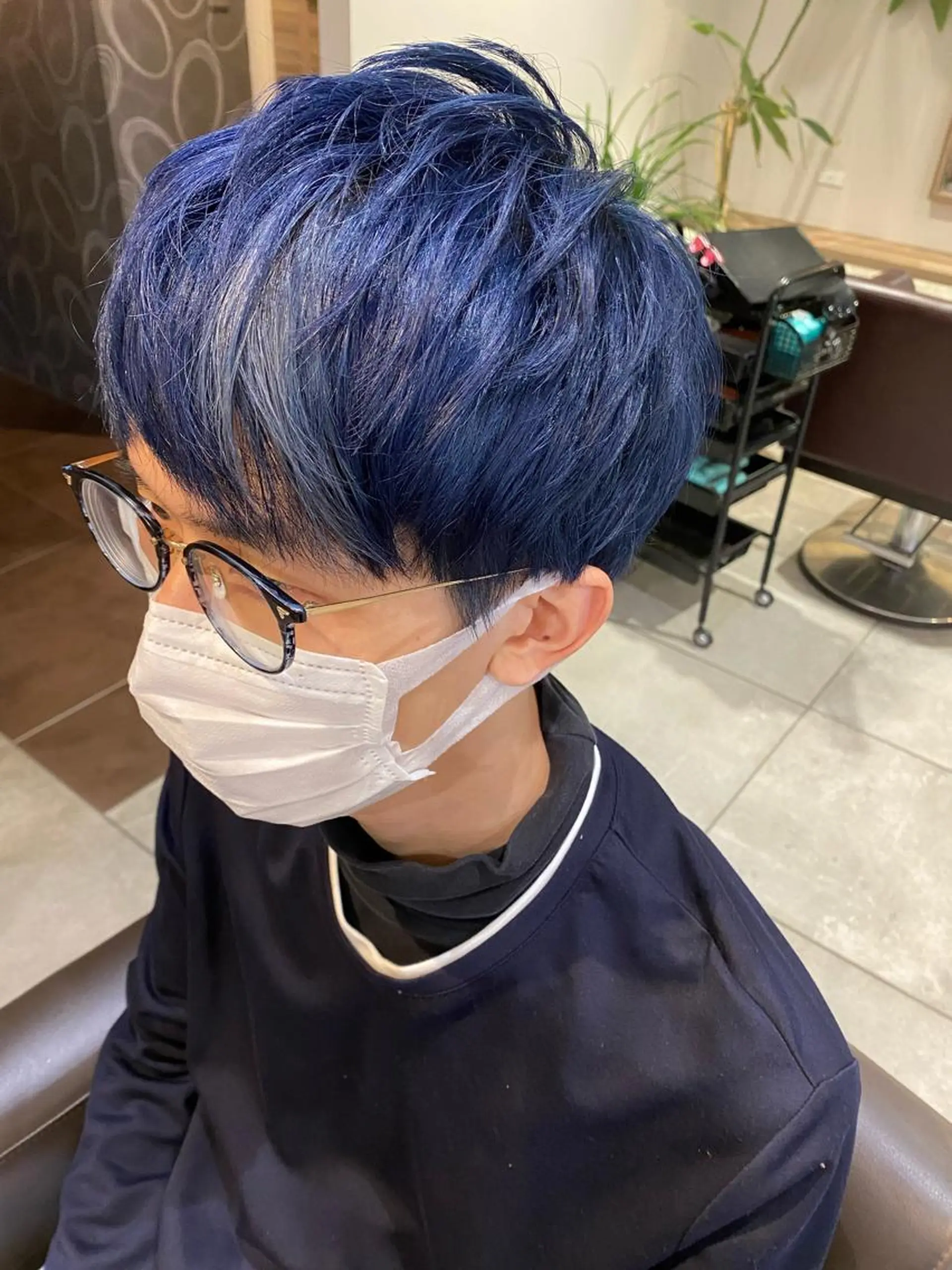 ショート カラー ブルーカラー メッシュ ネイビーカラー ヘアカラー 川越 輝梨奈のヘアスタイル