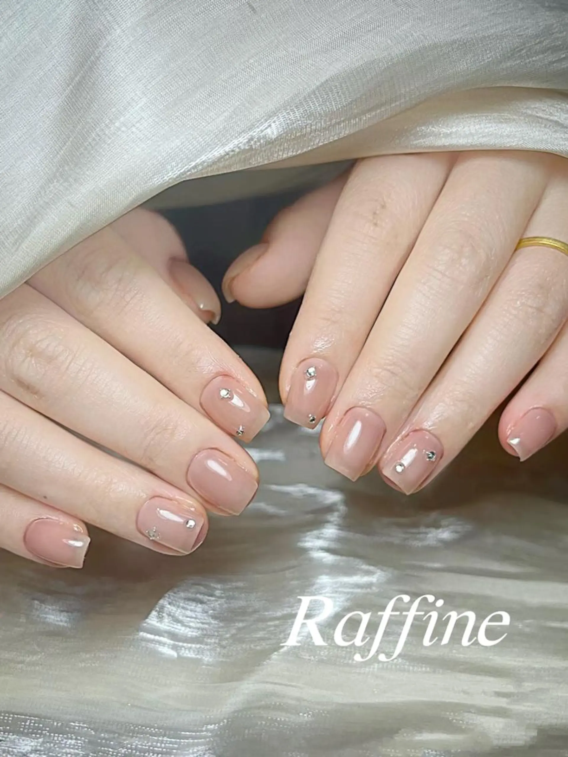 ネイル ストーンネイル ハンドネイル RAFFINE haru🦋🩵のネイルデザイン