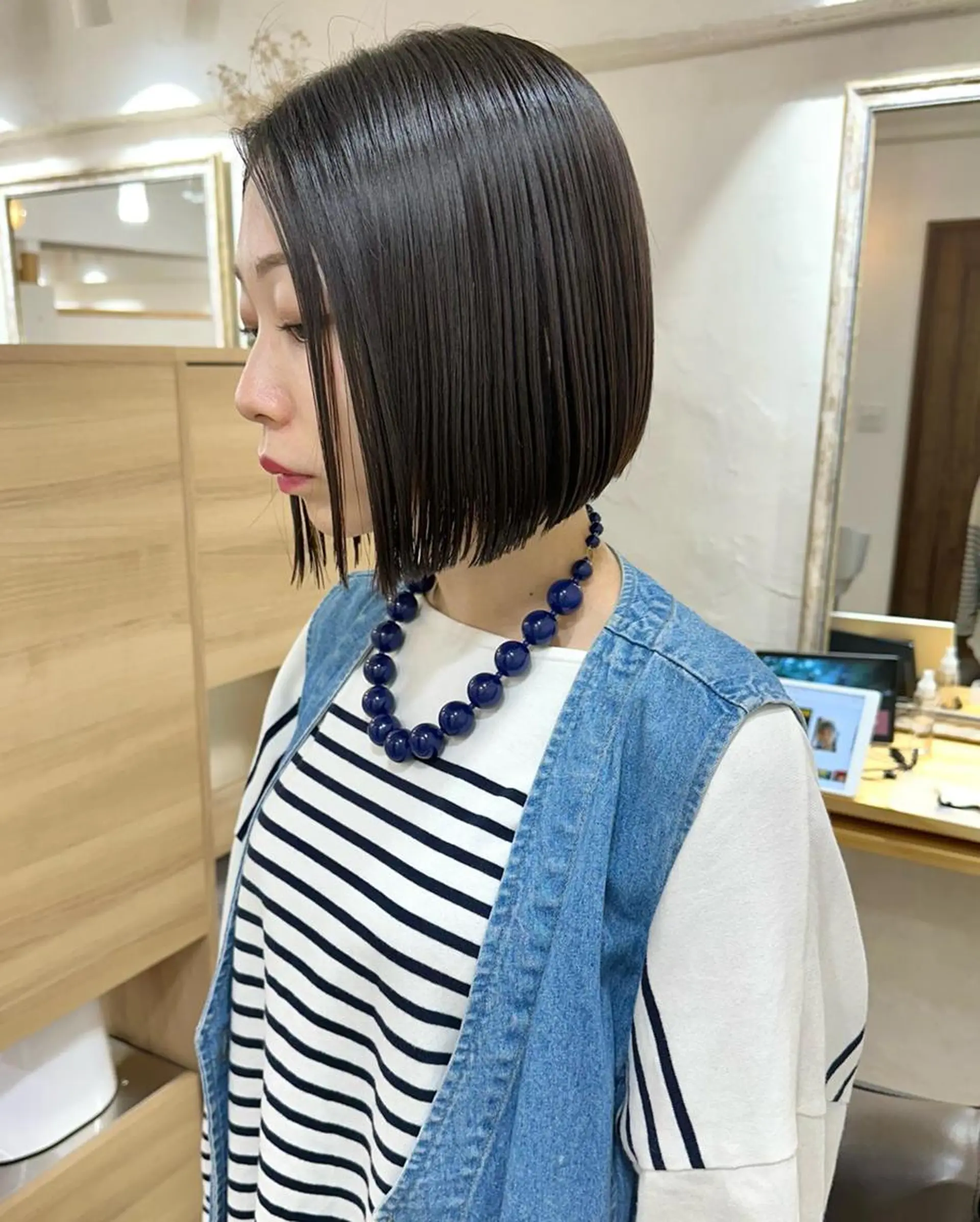 ショート カラー パーマ 切りっぱなしボブ 前下がりボブ ショートボブ 黒髪 デザインカラー 銀座No.1髪質改善 縮毛矯正/本木のヘアスタイル