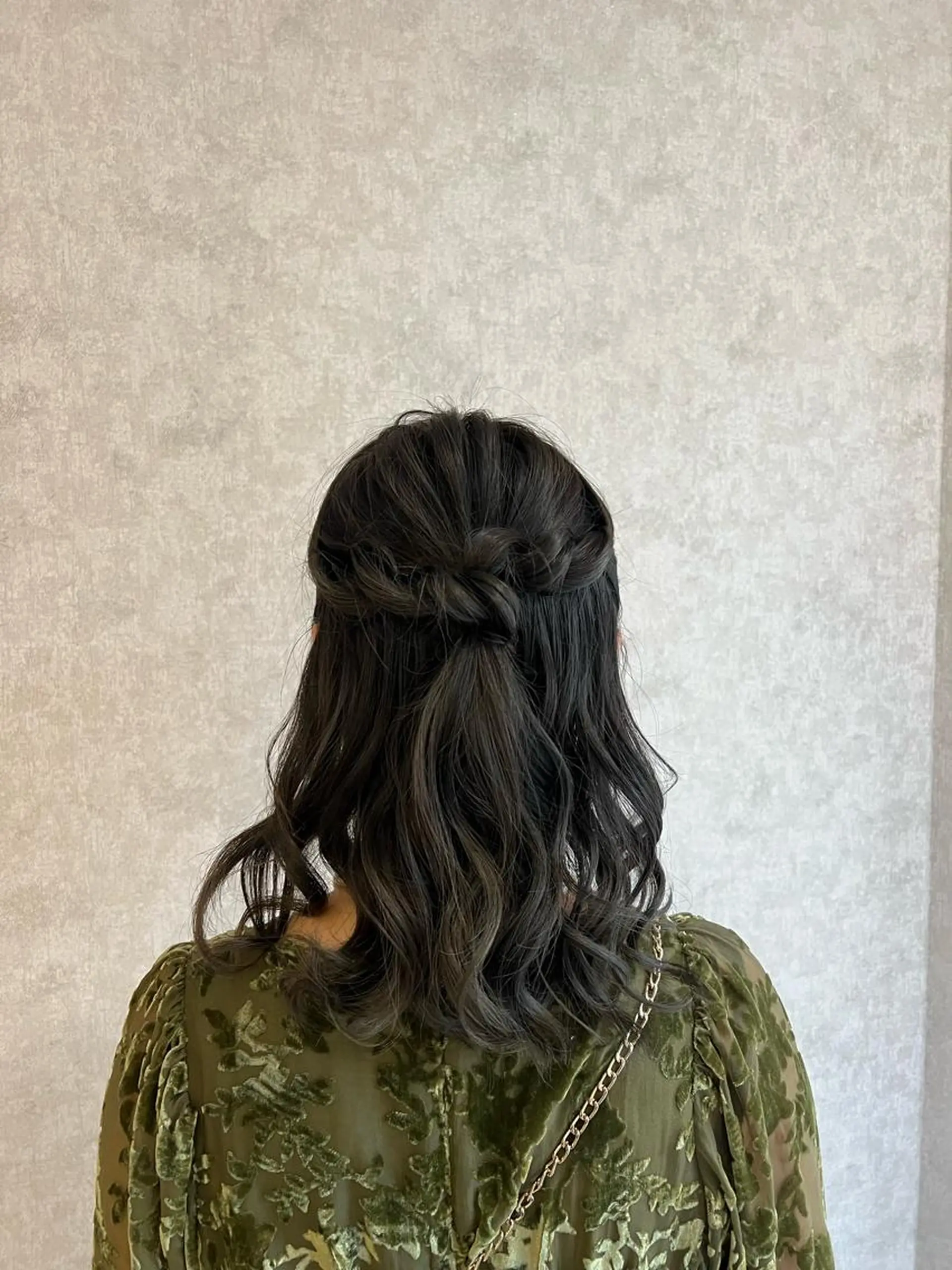 セミロング Rio/ヘアセット/ ハイトーンカラーのヘアスタイル