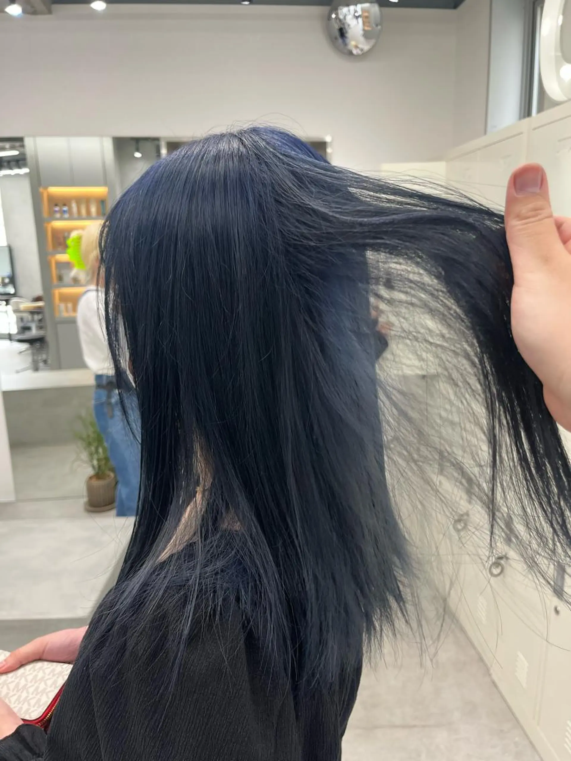 カラー 透明感カラー ネイビーカラー dot .tokyo所属・中村 彩夏のヘアスタイル