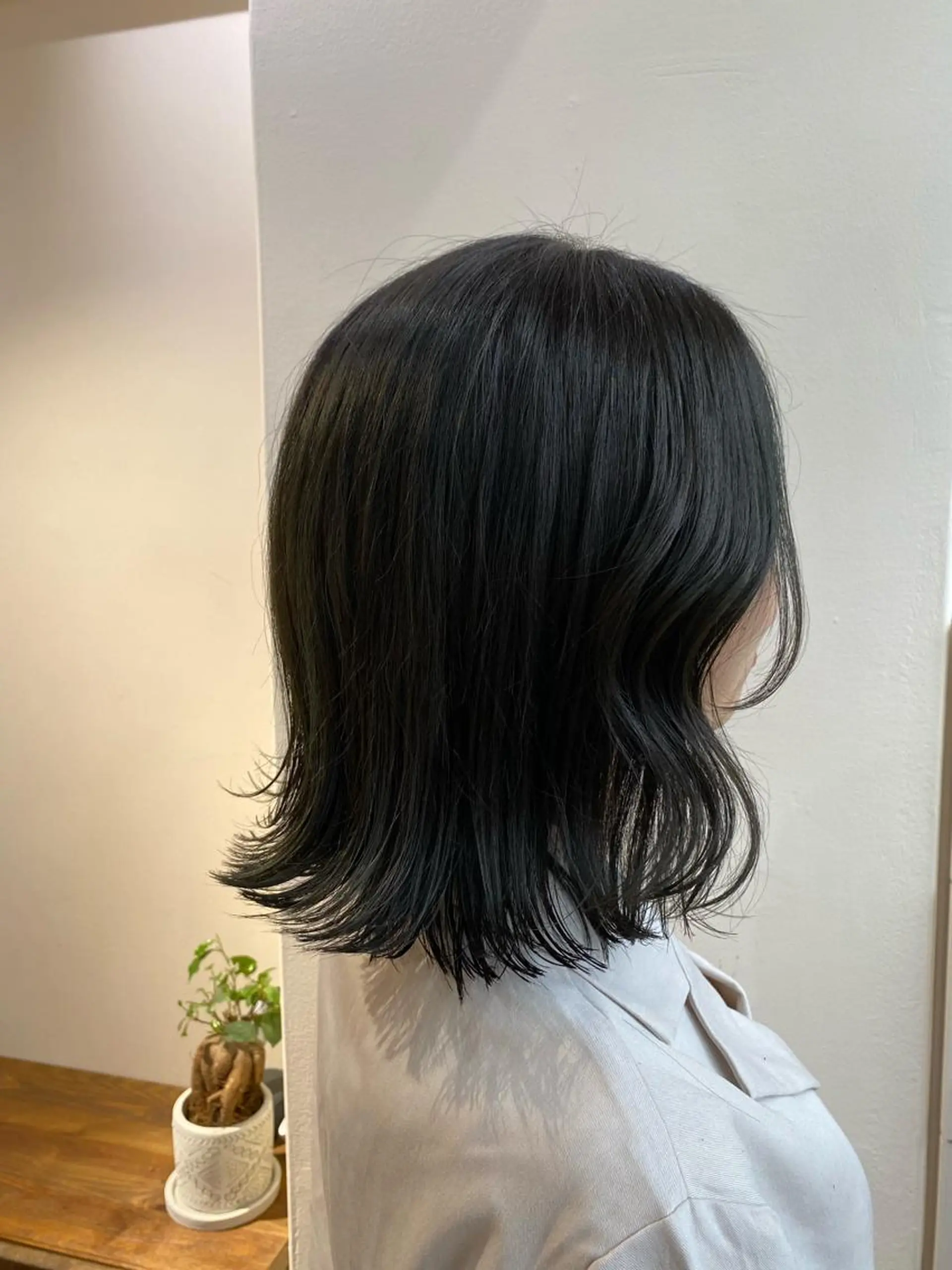 ミディアム カラー 黒髪 透明感カラー くびれヘア 顔周りカット 🫧縮毛矯正🫧ai hara🫧表参道のヘアスタイル