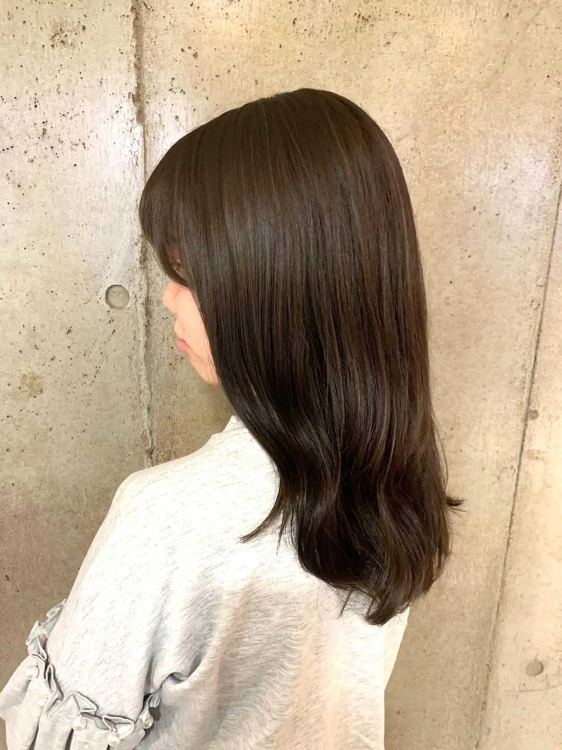 セミロング アッシュ 鳥越 彩乃のヘアスタイル