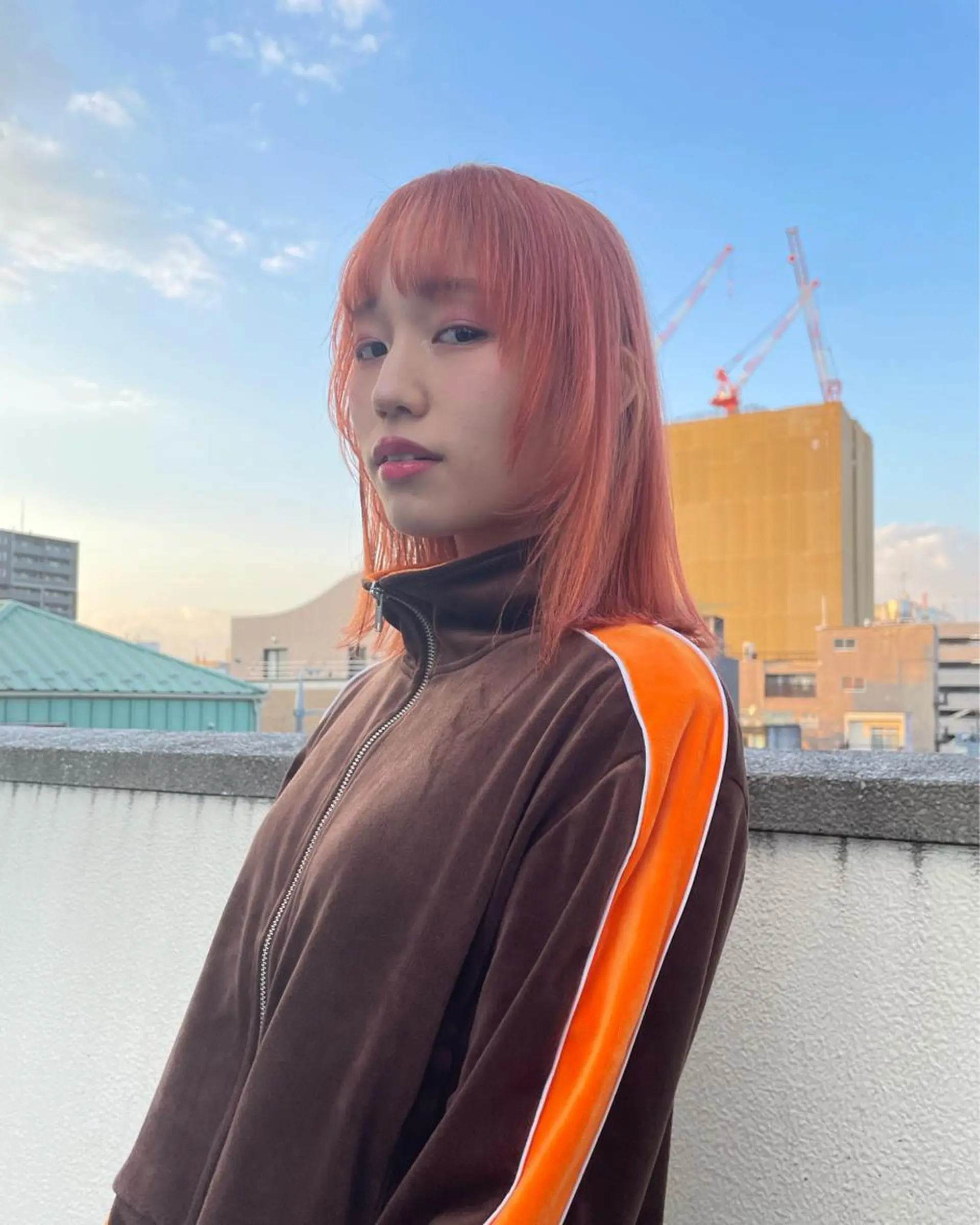 ミディアム カラー tomo🍒パーマ ハイトーン似合わせのヘアスタイル