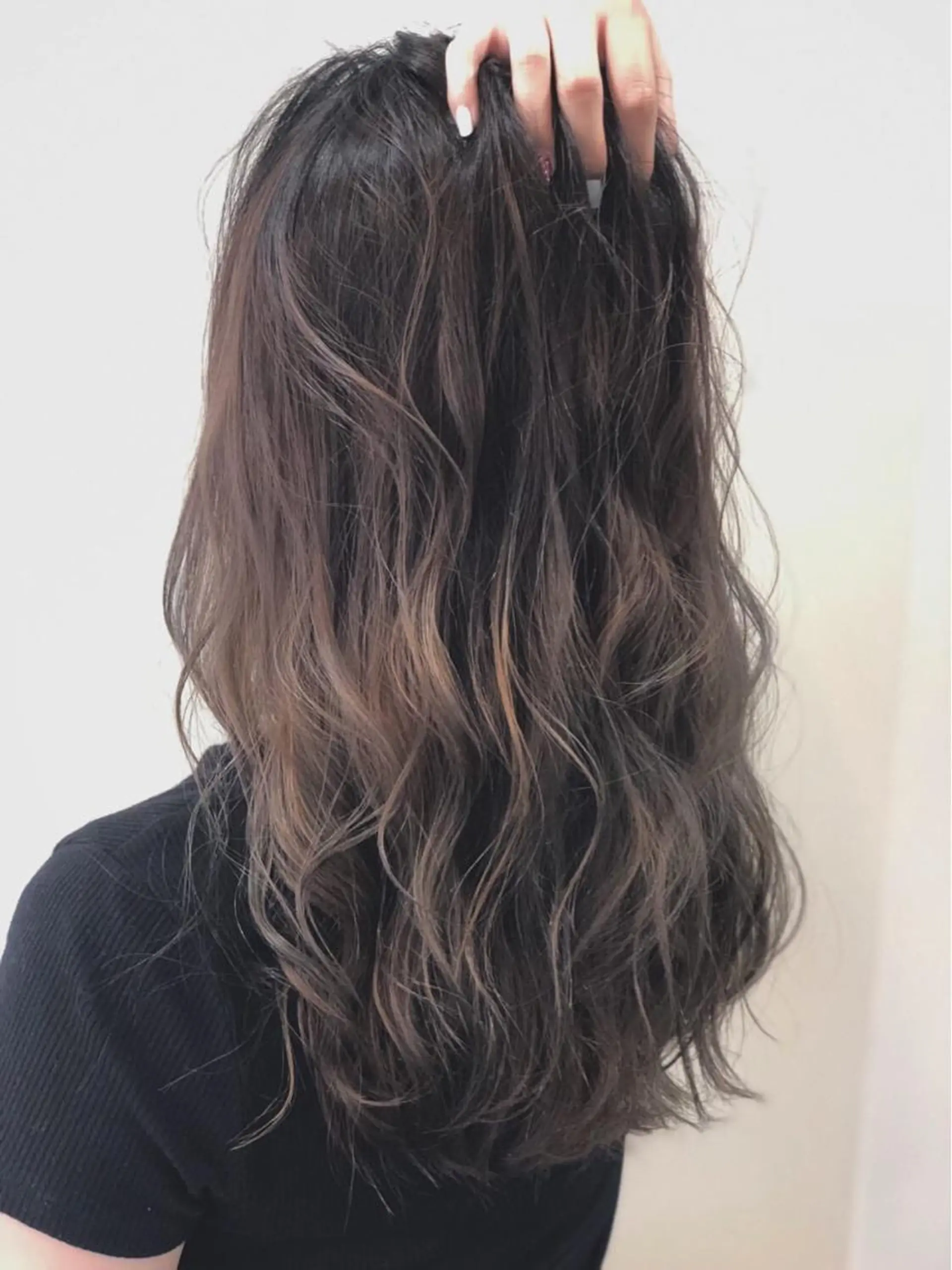 セミロング カラー 中東 真子のヘアスタイル