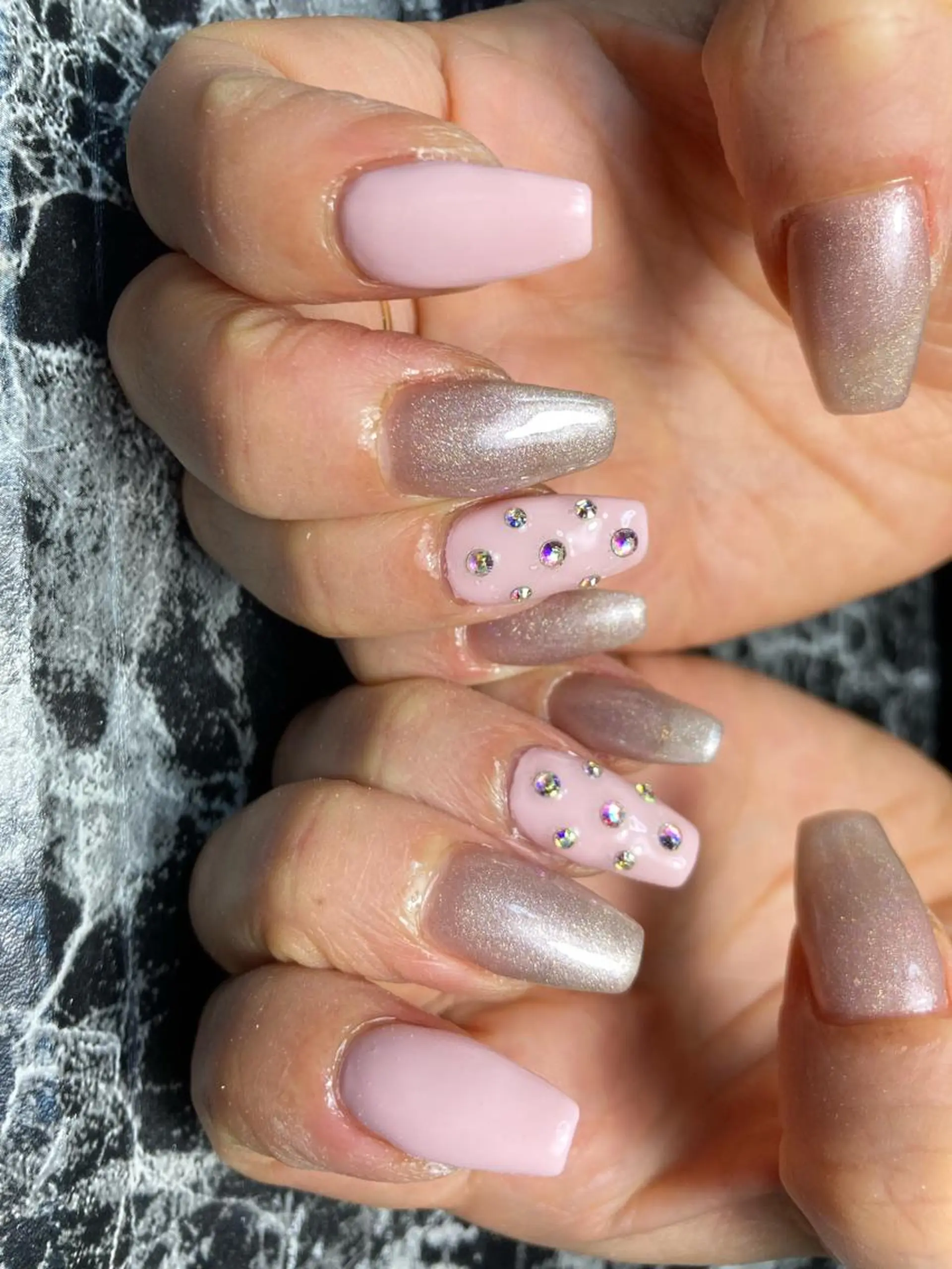 ミディアム ネイル ハンドネイル フットネイル ✴︎ Delightのネイルデザイン