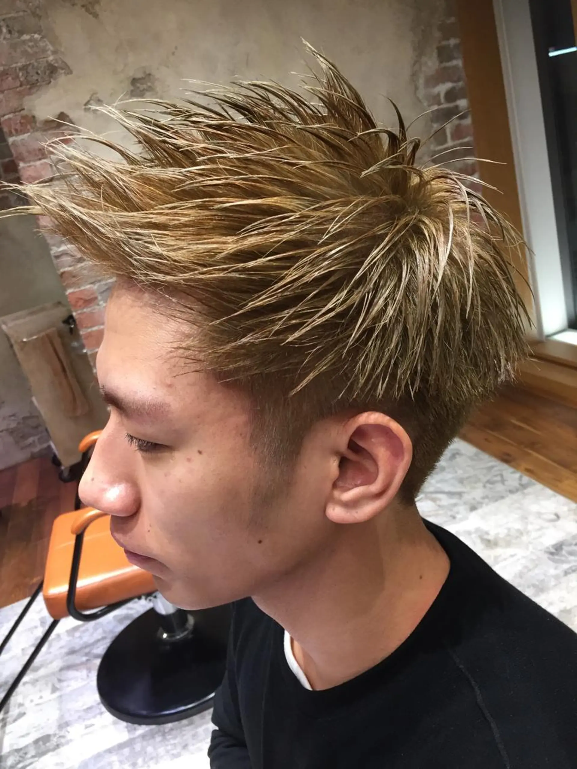 ショート カラー メンズ メンズブリーチ アッシュ ブリーチ Soleria /ソレリア所属・メンズカットのプロ 田中慎一のヘアスタイル