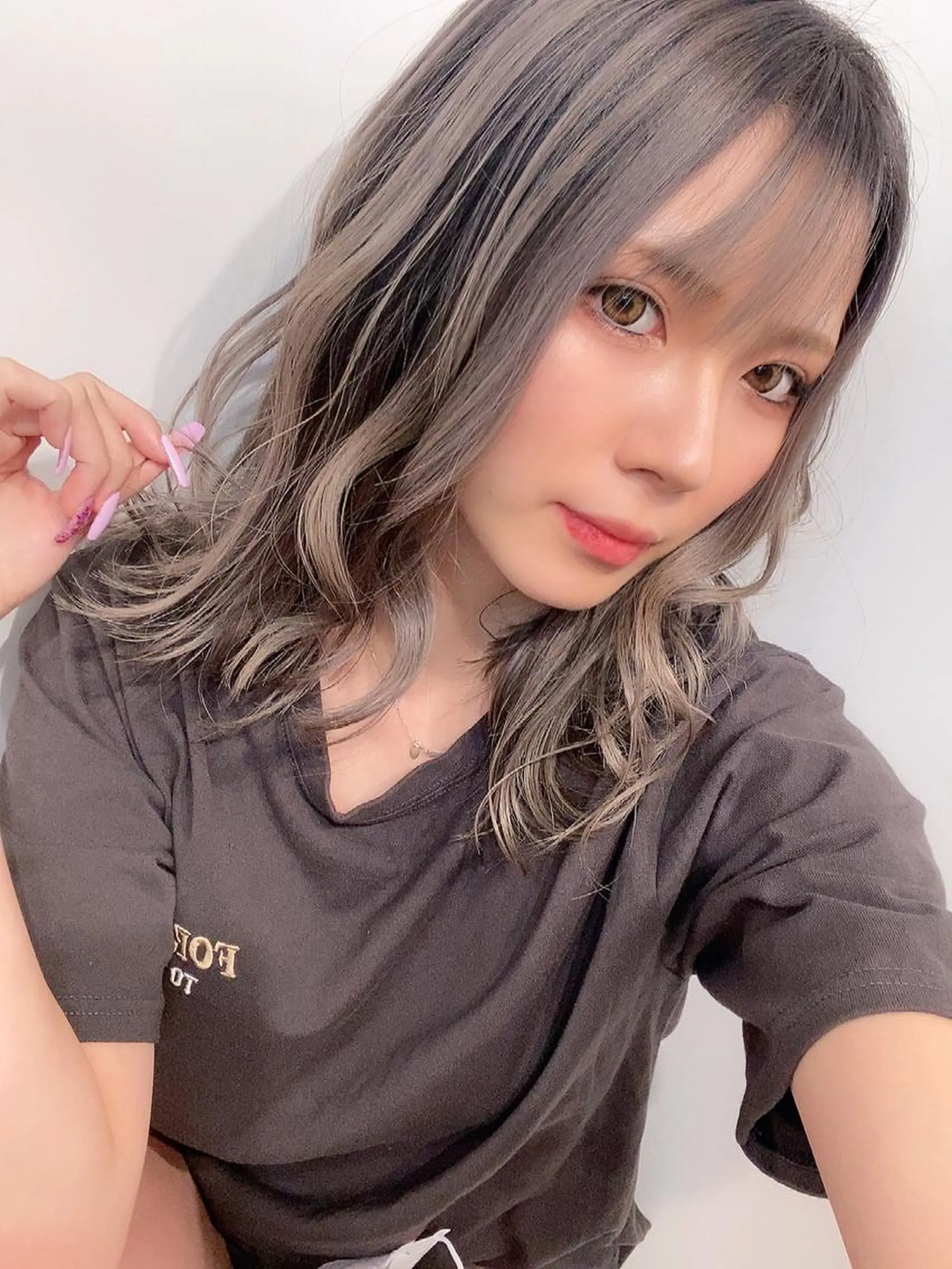 ミディアム カラー シールエクステ バレイヤージュ ブリーチ ケアブリーチ ダブルカラー カット ヘアカラー 西口徒歩20秒 寒色 カラーミディアムヘアのヘアスタイル