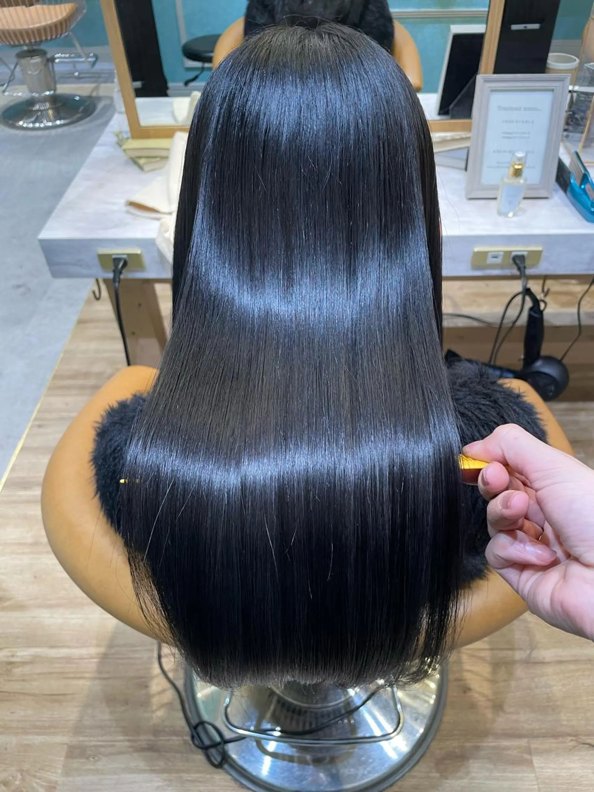 ロング カット ヘアカラー トリートメント 縮毛矯正　髪質改善 韓国風レイヤー　吉田のヘアスタイル