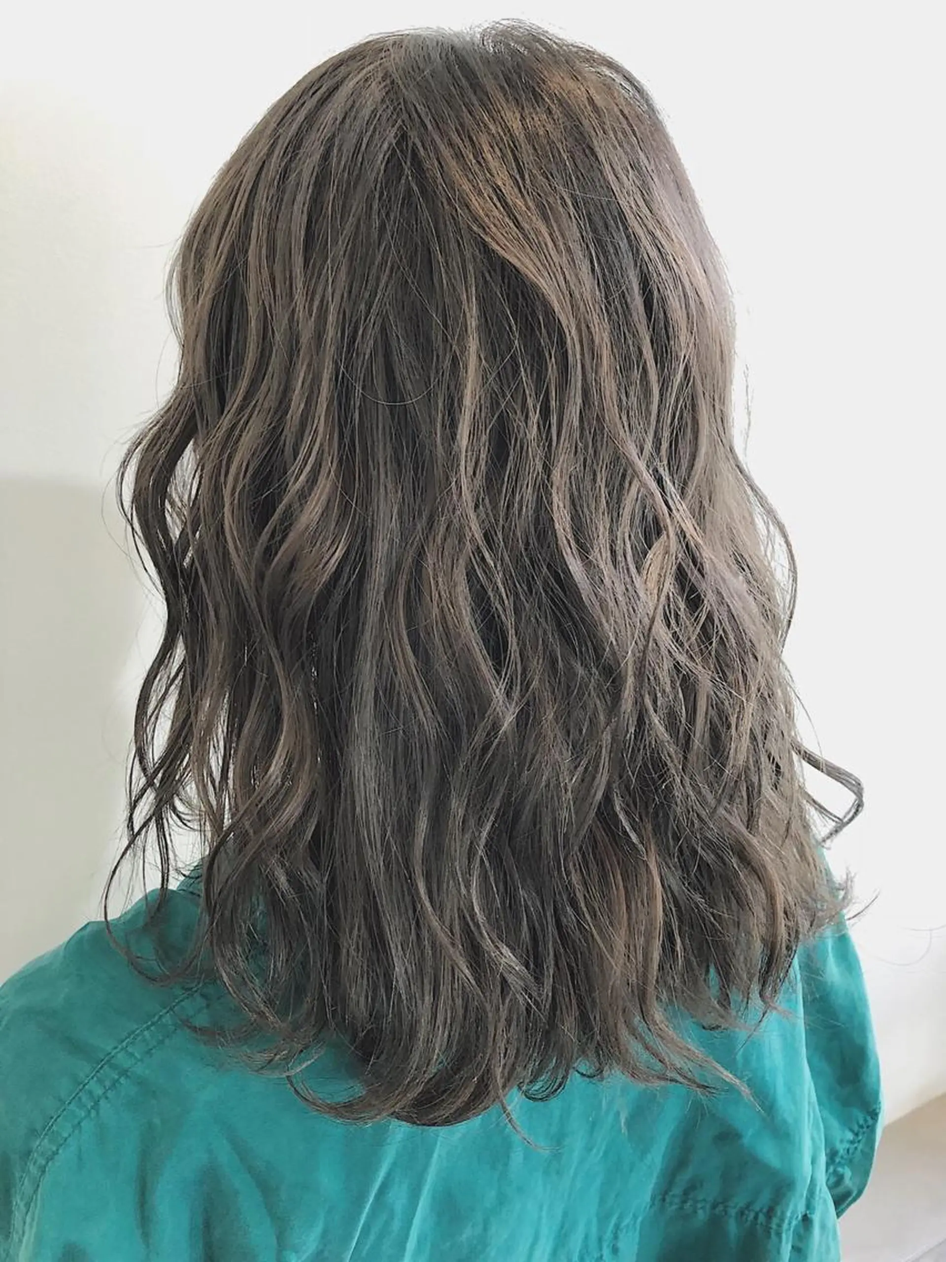 カラー グレージュ カーキグレージュ 中澤 美緒のヘアスタイル