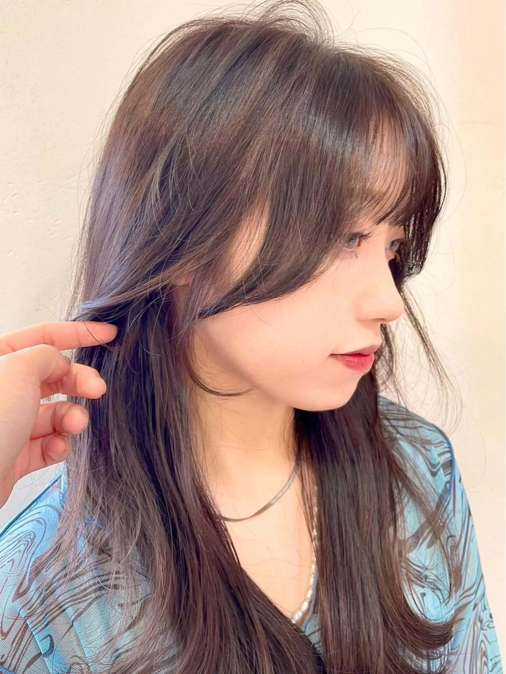 ロング カラー 顔周りカット 小顔カット カット ヘアカラー トリートメント トレンドヘア🌿 chinariのヘアスタイル