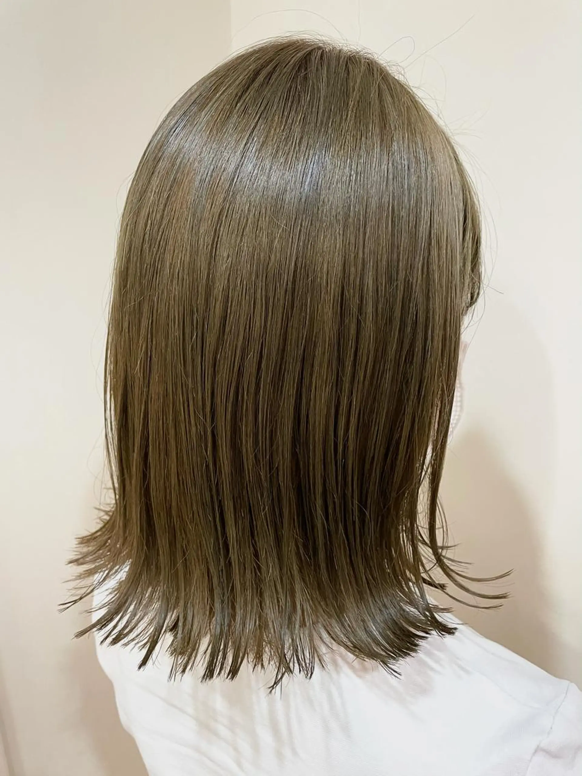 ミディアム カラー 切りっぱなしボブ ベージュカラー ボブ カット ヘアカラー トリートメント ✨美髪サラ艶トレンド 橋柿 実紀✨のヘアスタイル