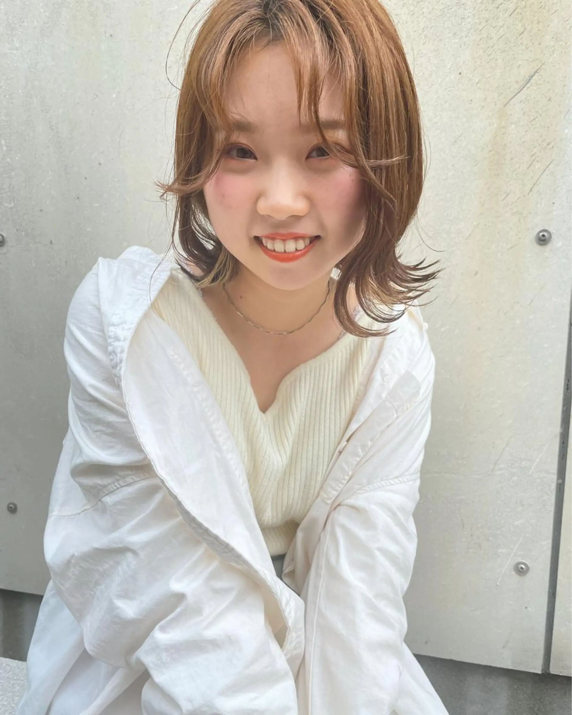 ミディアム カラー tomo🍒パーマ ハイトーン似合わせのヘアスタイル