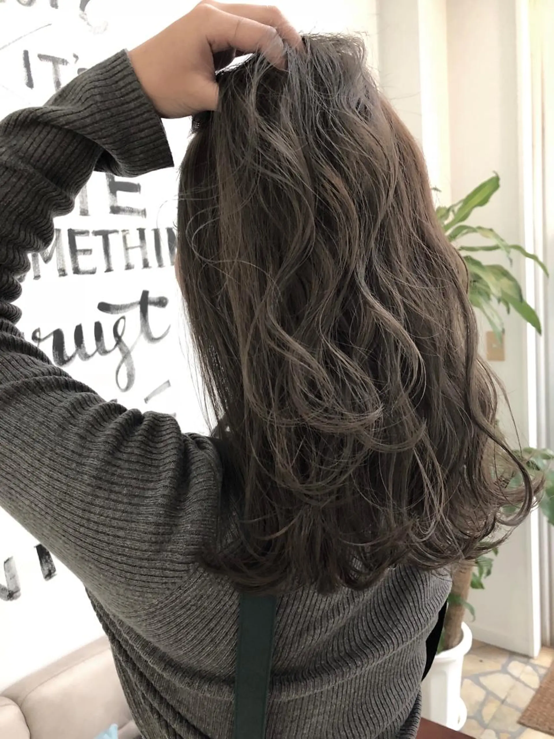 セミロング エクステ・髪質改善・ ブリーチ・吉田大介のヘアスタイル