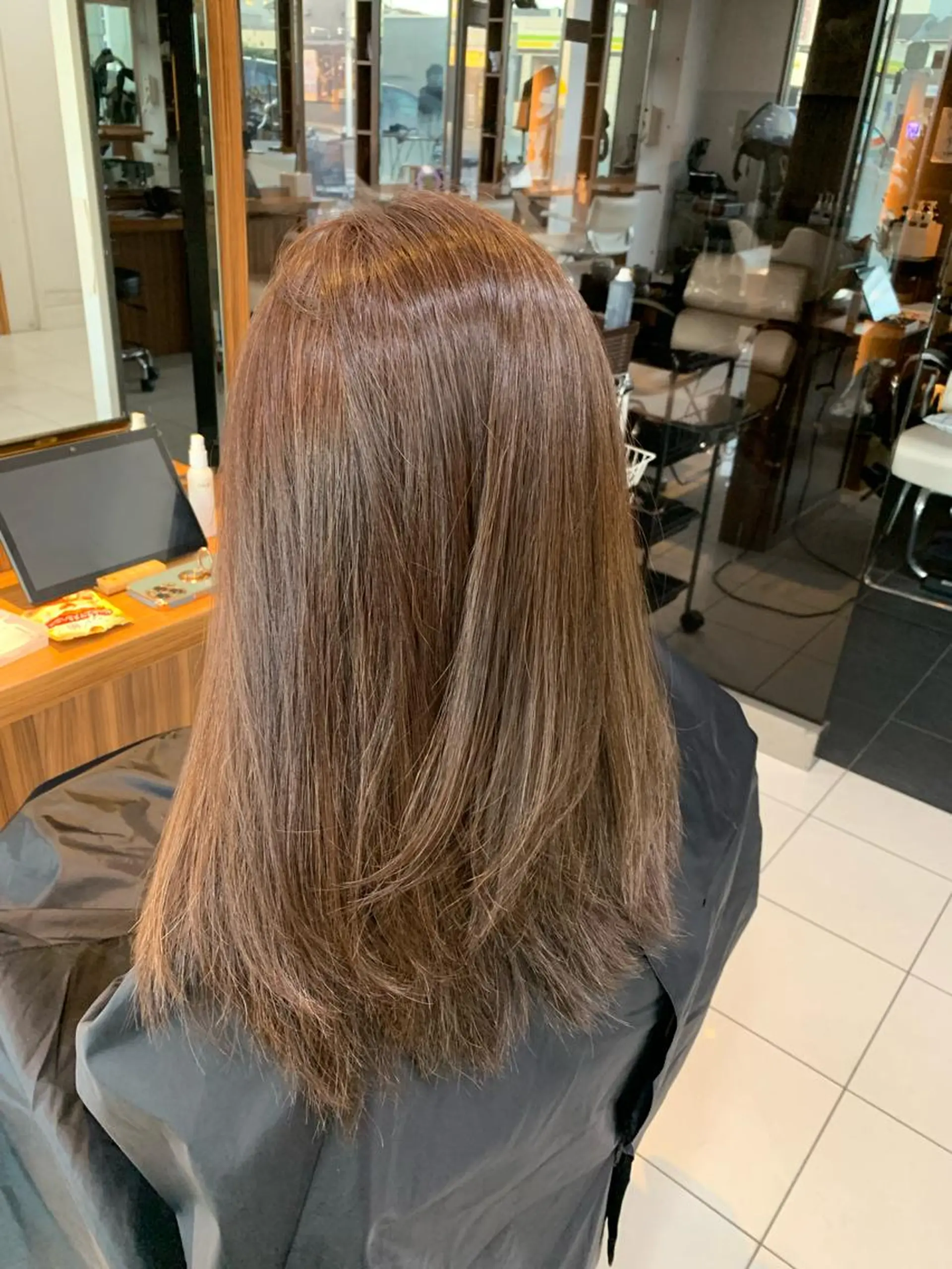 セミロング カラー カット ヘアカラー トリートメント 白髪ぼかしハイライト 柳川拓哉のヘアスタイル