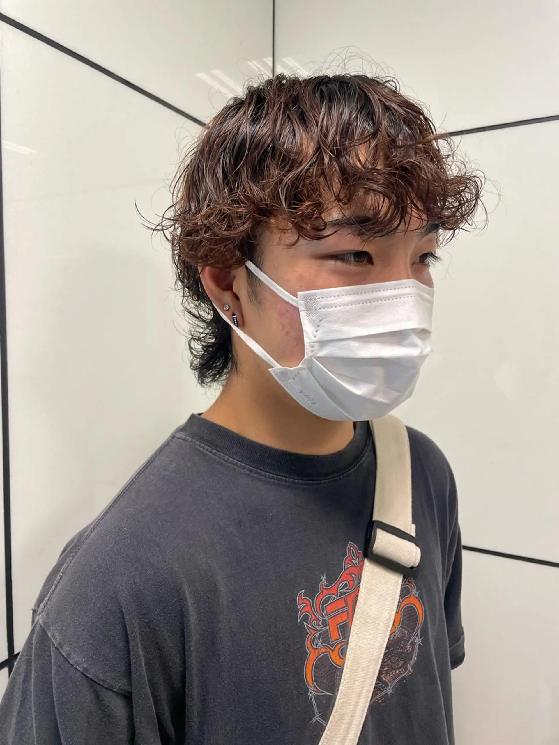 メンズ メンズハイトーン メンズパーマ 学生（メンズ向け） カット メンズ/艶髪/カラー サクラ🌸のヘアスタイル