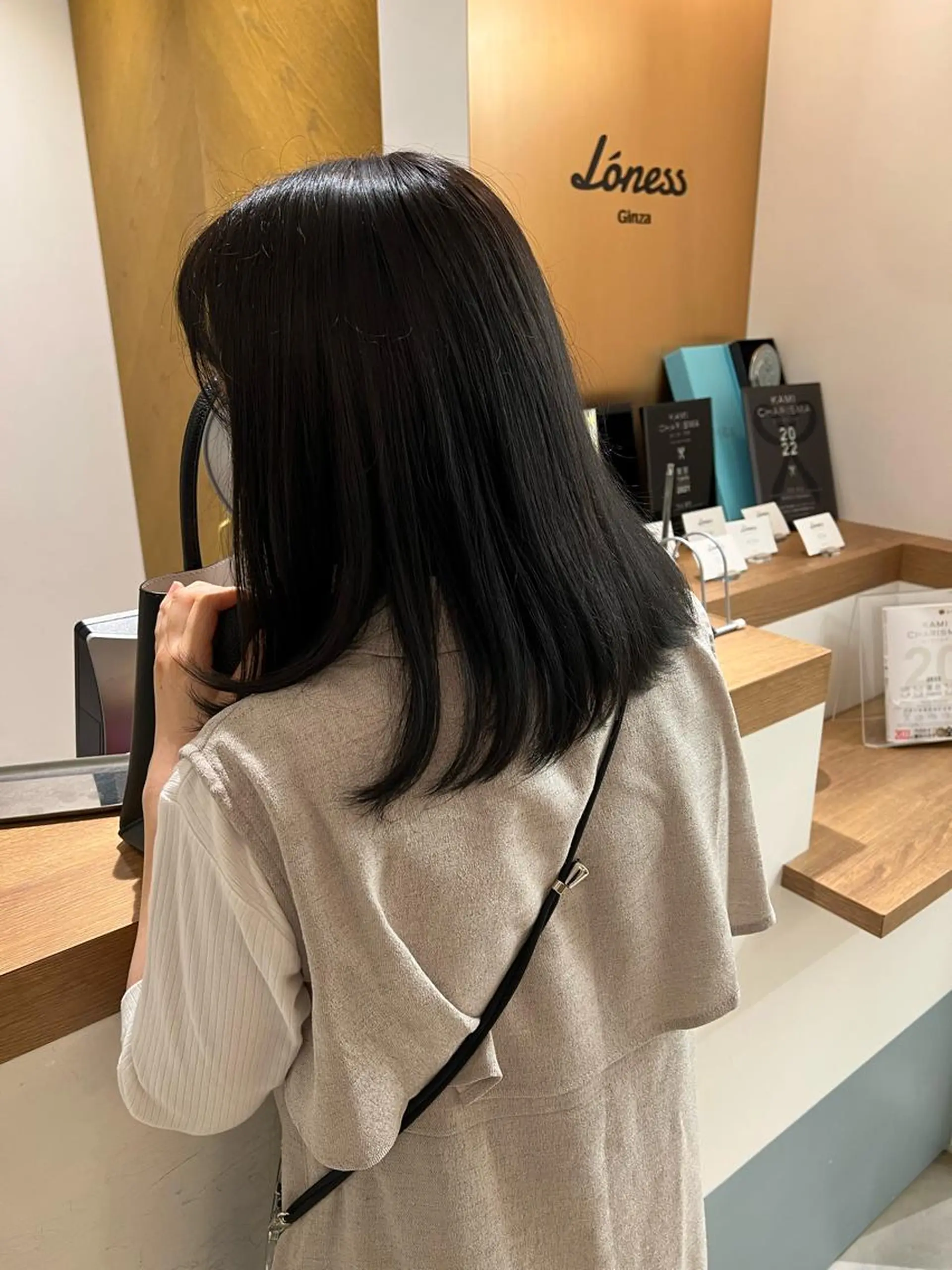 セミロング L'EANE THE TOKYO所属・カット無料｜ 青山 ｜髪質改善のヘアスタイル