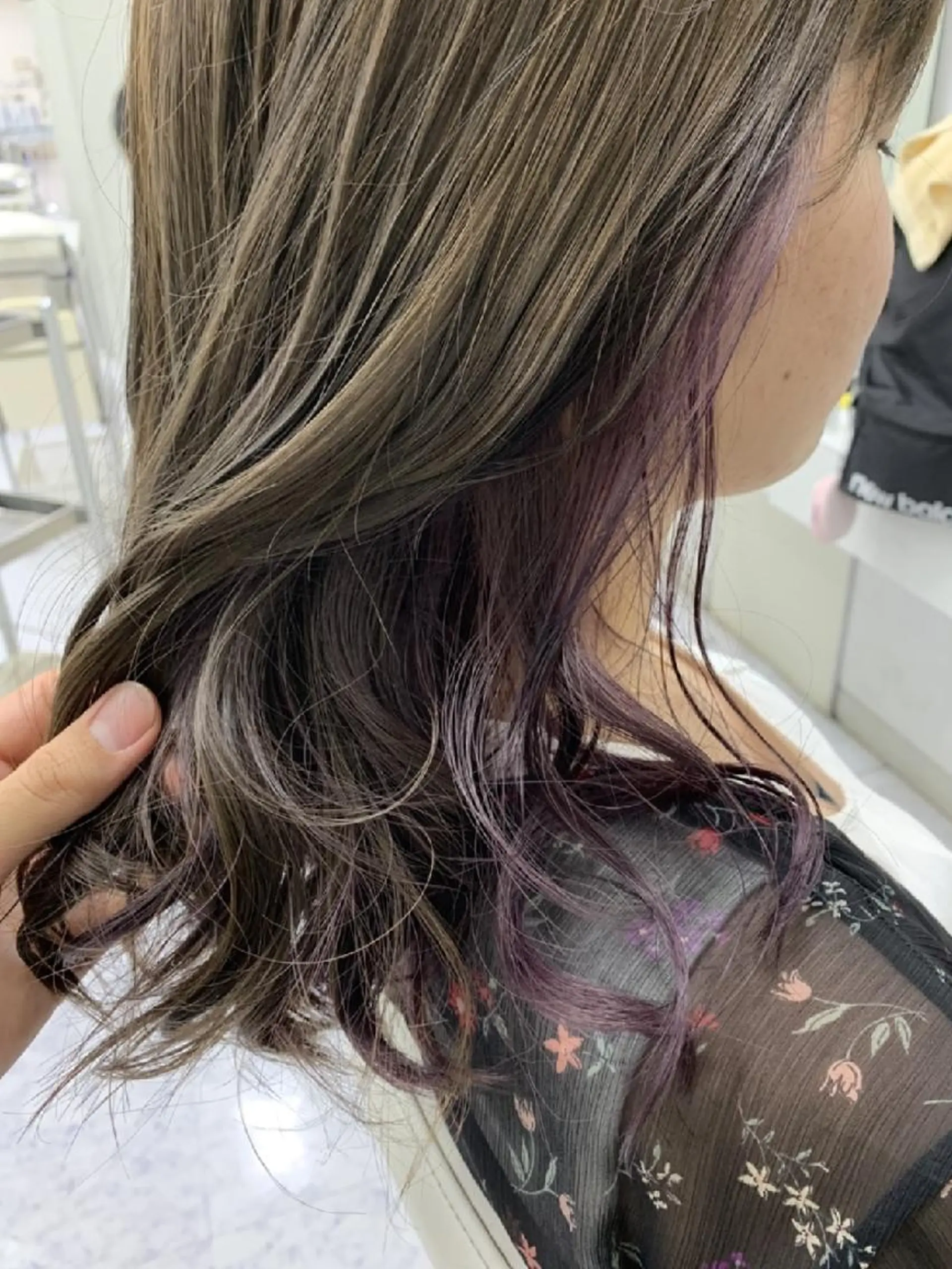 セミロング パープルカラー 倉持 龍歩のヘアスタイル