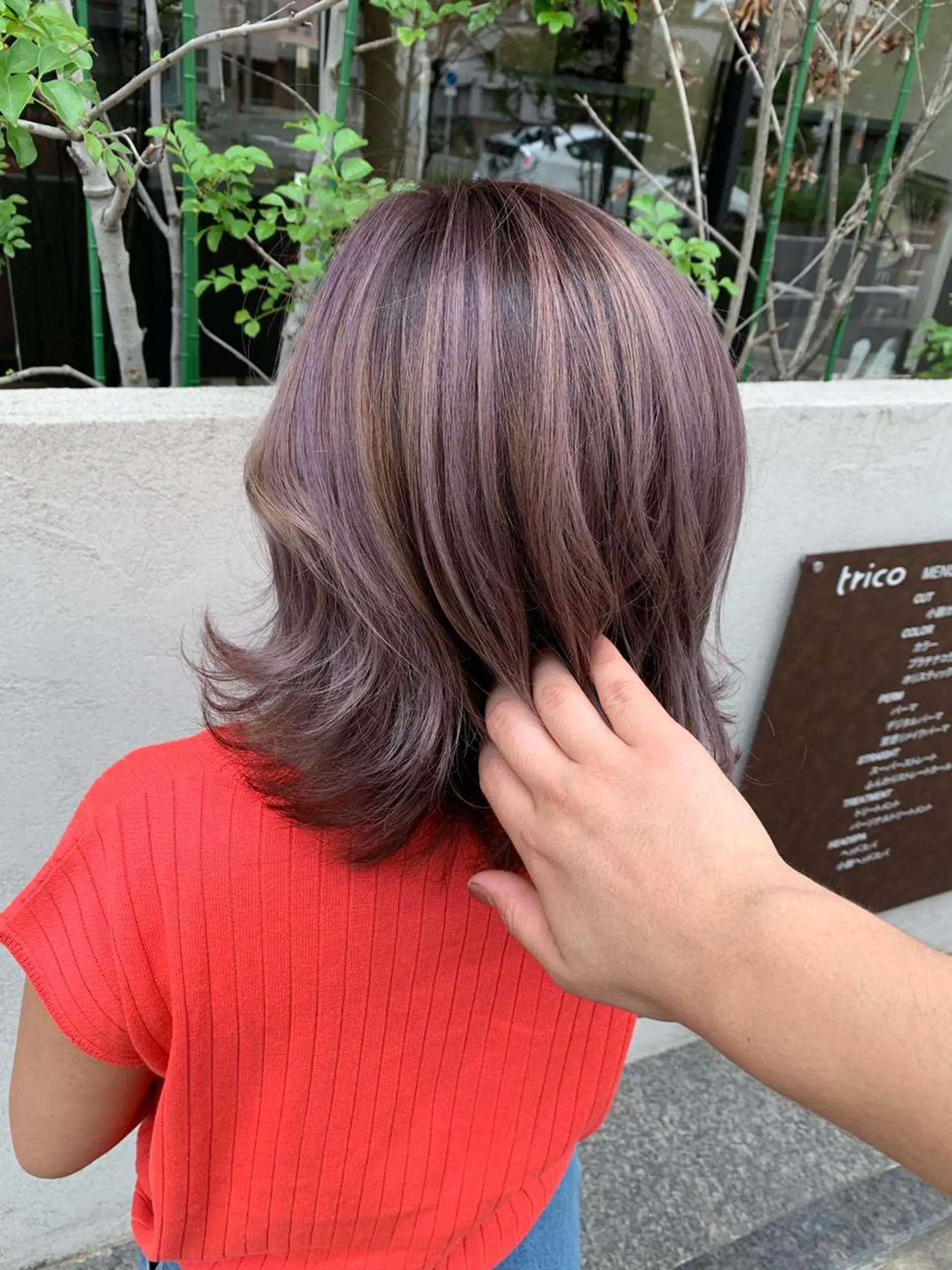 ミディアム カラー バレイヤージュ ラベンダーカラー レイヤーカット ヘアカラー 似合わせ/ブリーチ カラー.岡田友仁のヘアスタイル
