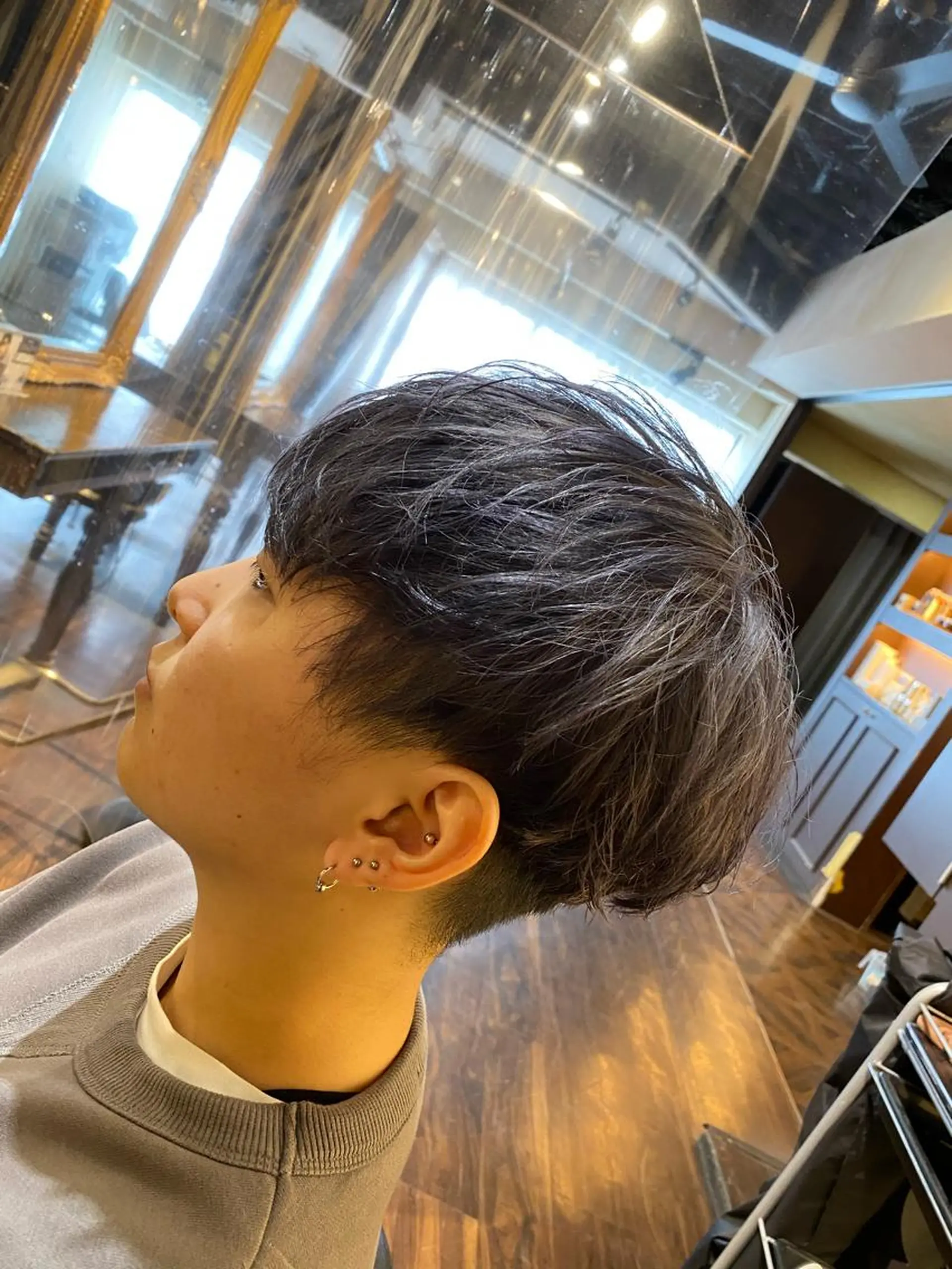 カラー メンズ メンズブリーチ ブリーチ シルバー 大阪メンズヘアのプロ 高橋 直希のヘアスタイル