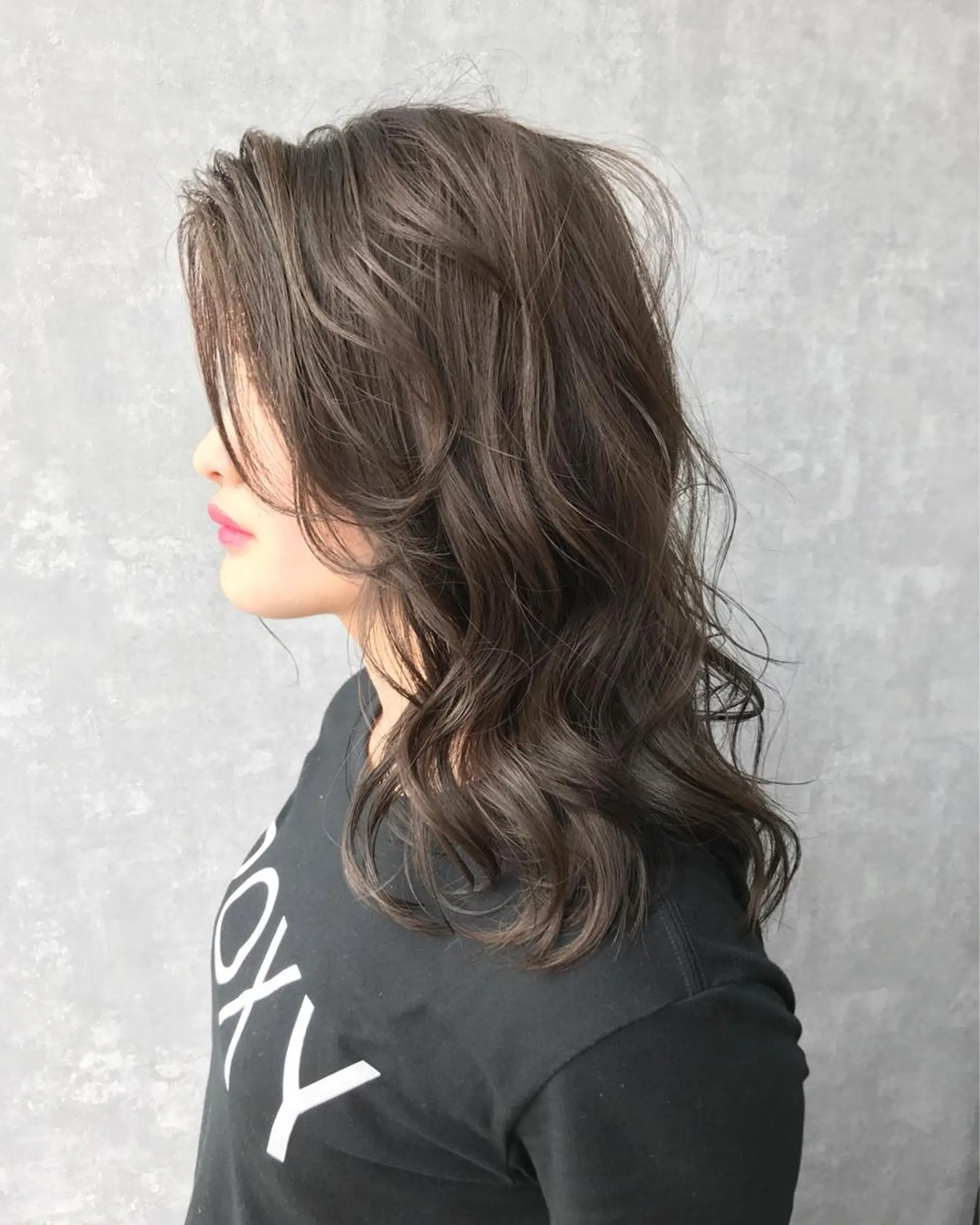 セミロング カラー グレージュ ハイライトカラー ハイライト TOMOYAレイヤー ブリーチ縮毛矯正のヘアスタイル