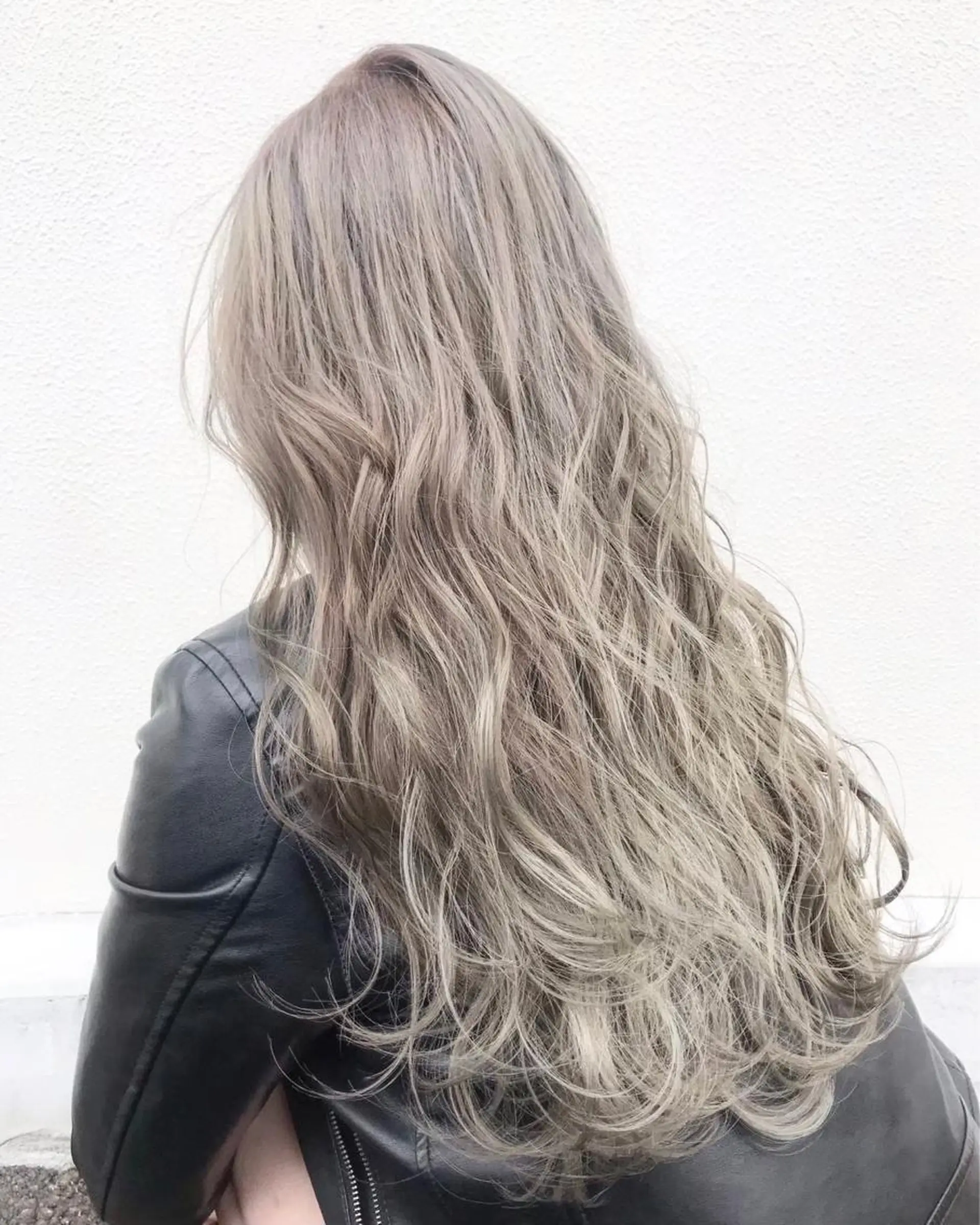 ロング カラー ネイル マツエク・マツパ ベージュカラー ブリーチ特化 / share 元太のヘアスタイル