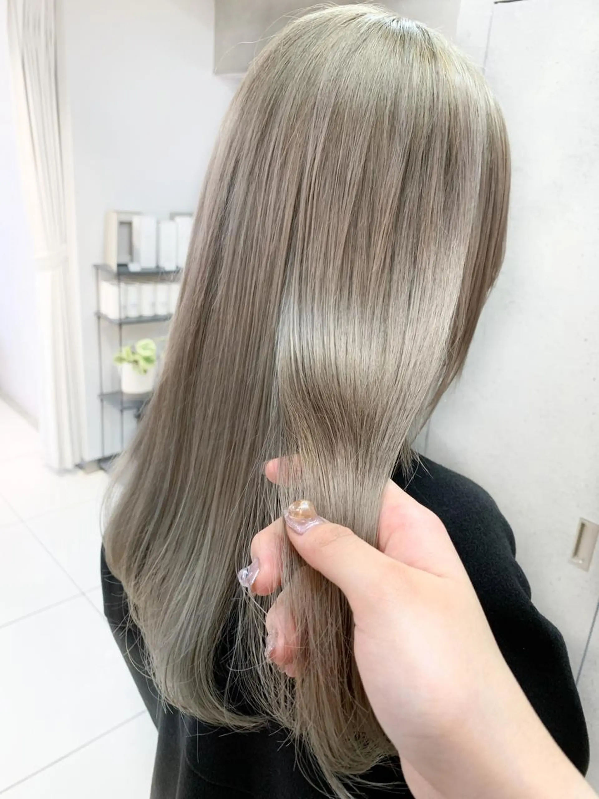 セミロング カラー raika .のヘアスタイル