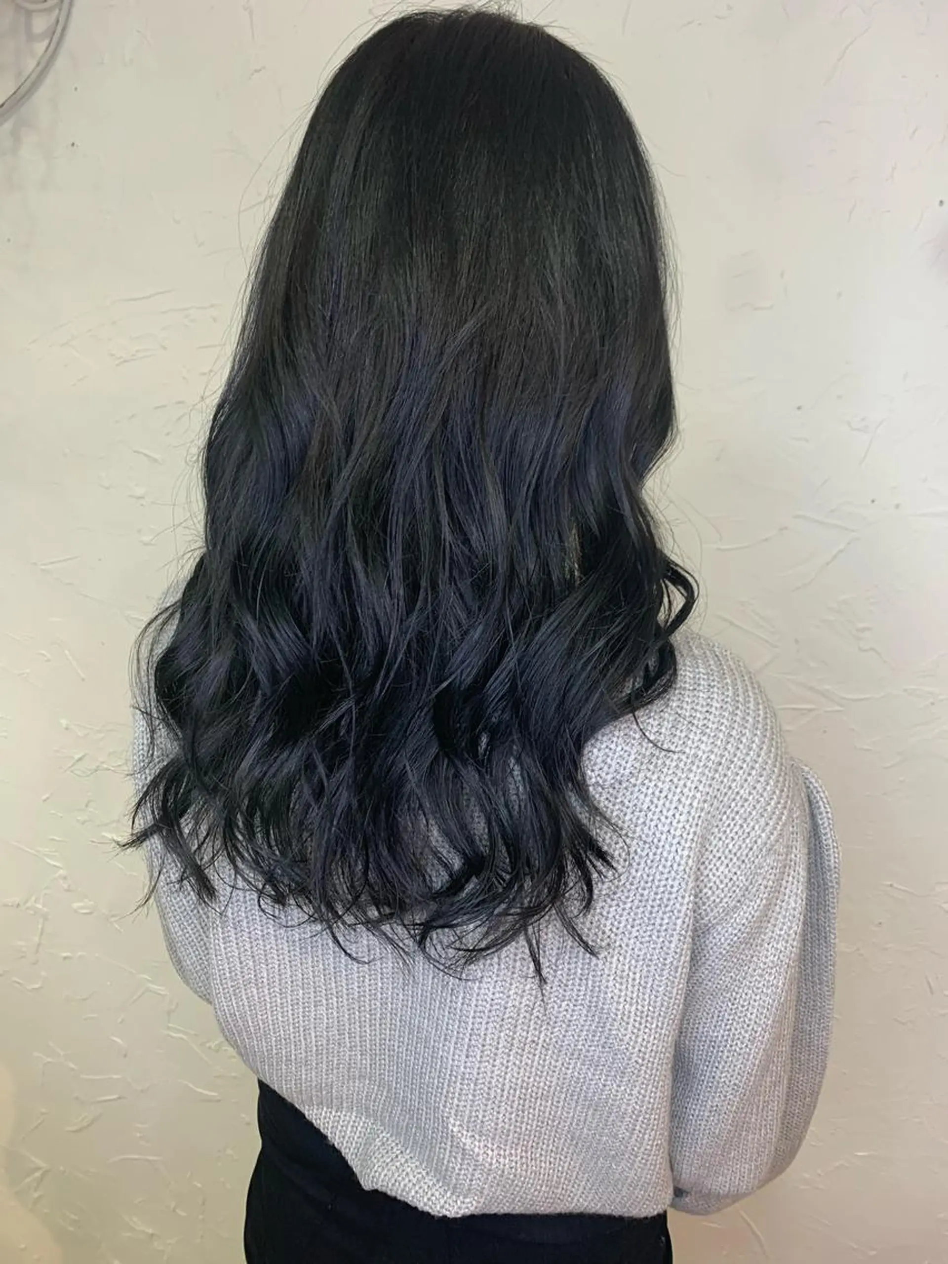 ロング カラー 黒髪 ブリーチ ブルーカラー ブルーブラック ブリーチなしカラー 深沢 秀のヘアスタイル