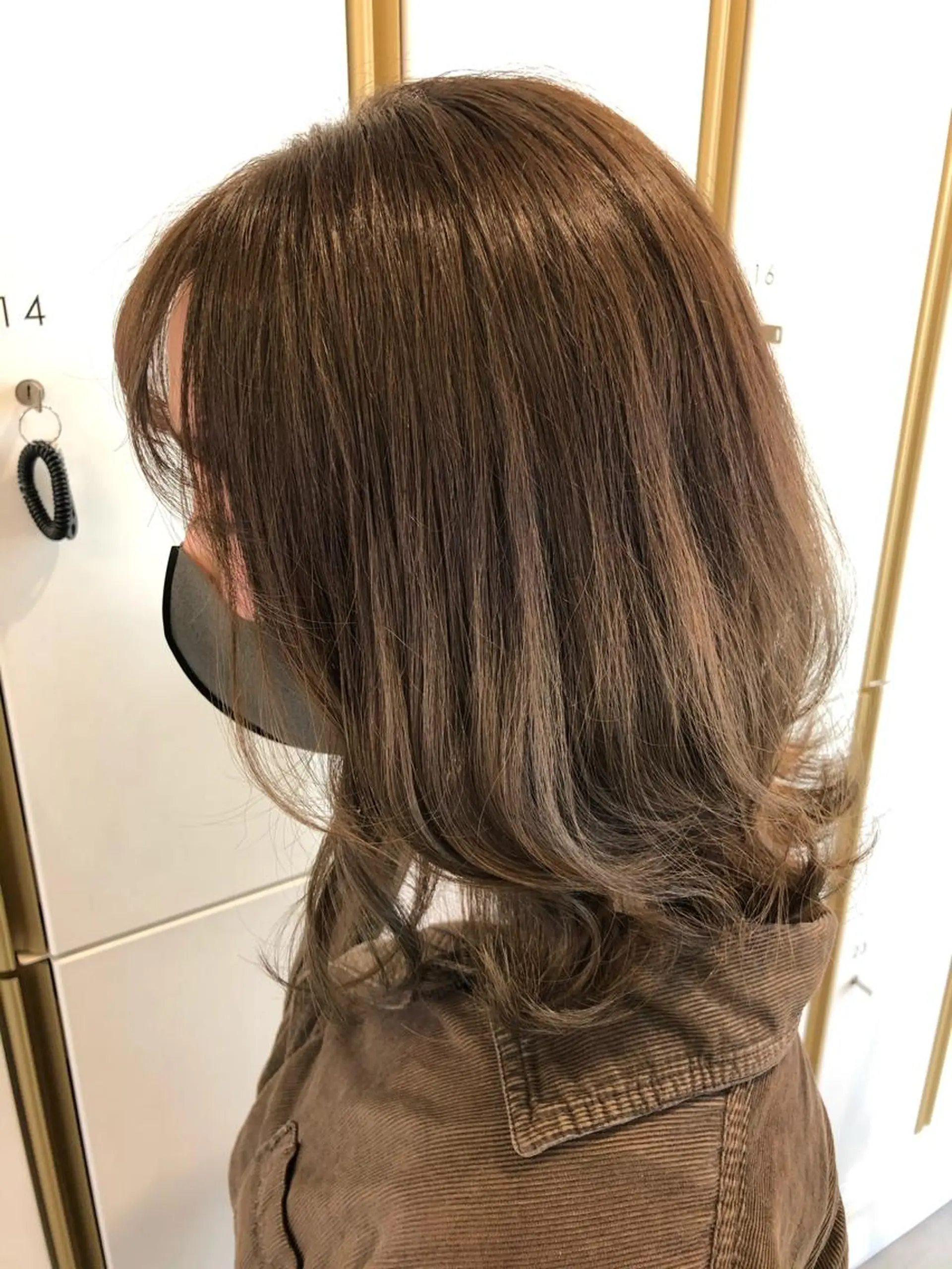 ミディアム カラー 渕向 克海のヘアスタイル