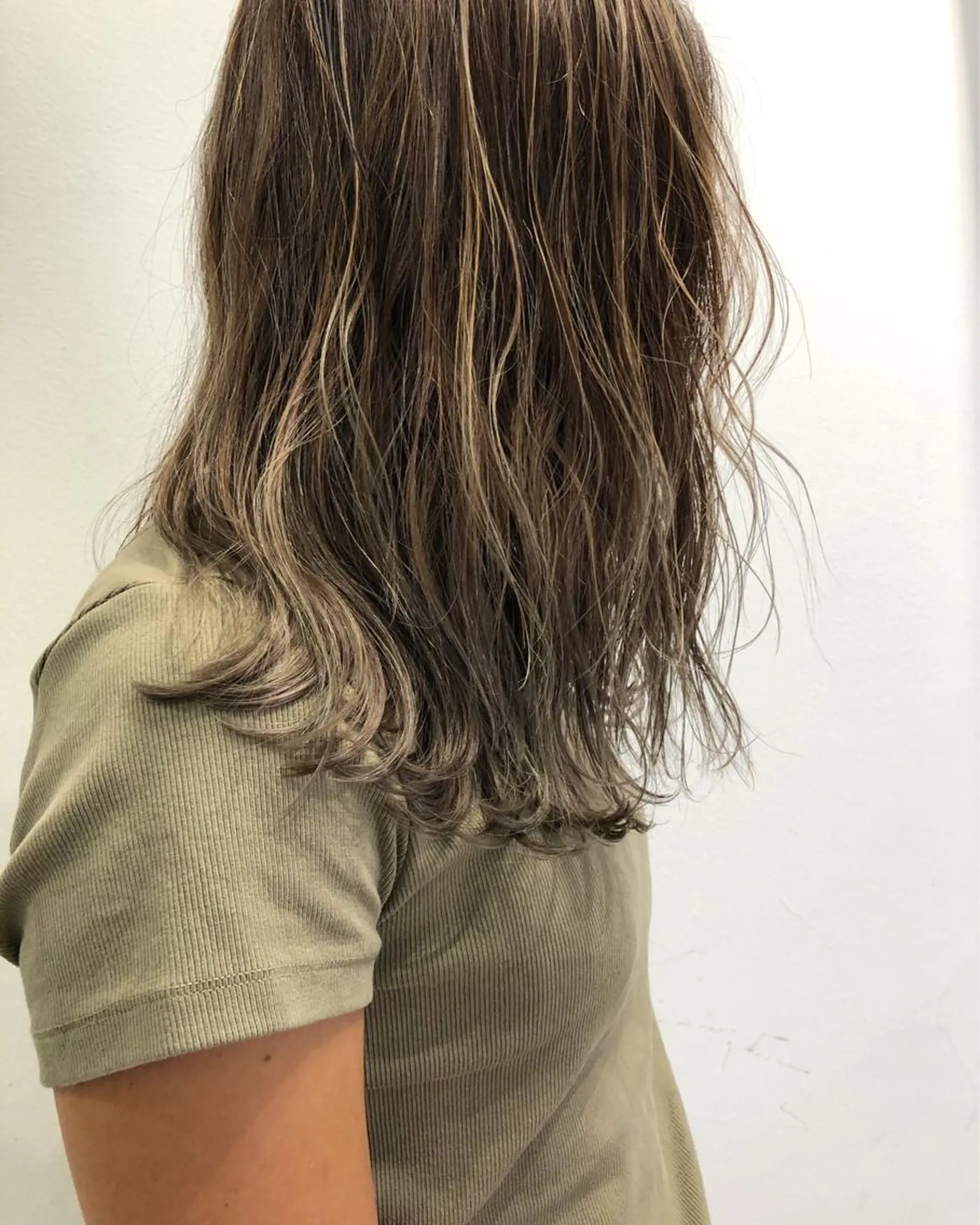 セミロング カラー グレージュ ハイライトカラー ハイライト Tao所属・藤川 大智のヘアスタイル