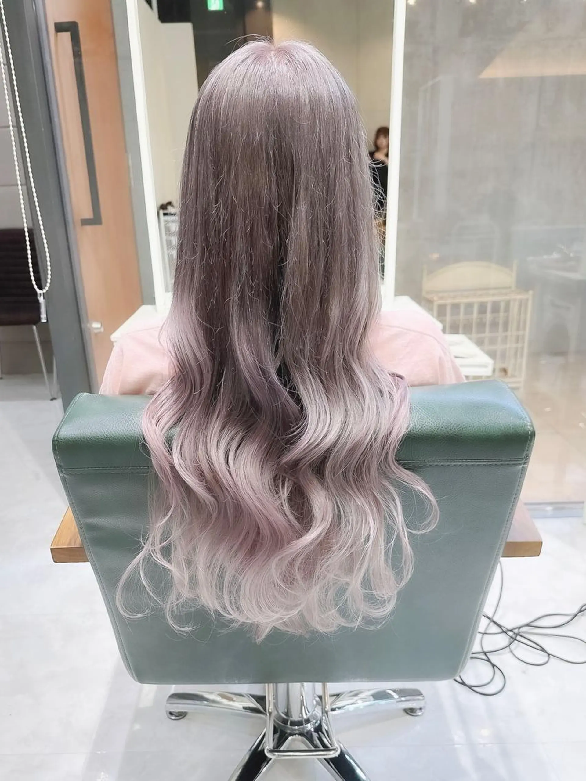 ロング ヘアアレンジ カラー アッシュ ベージュカラー グラデーションカラー ホワイトアッシュ 𝐑𝐈𝐍𝐊𝐀 🐷🖤のヘアスタイル