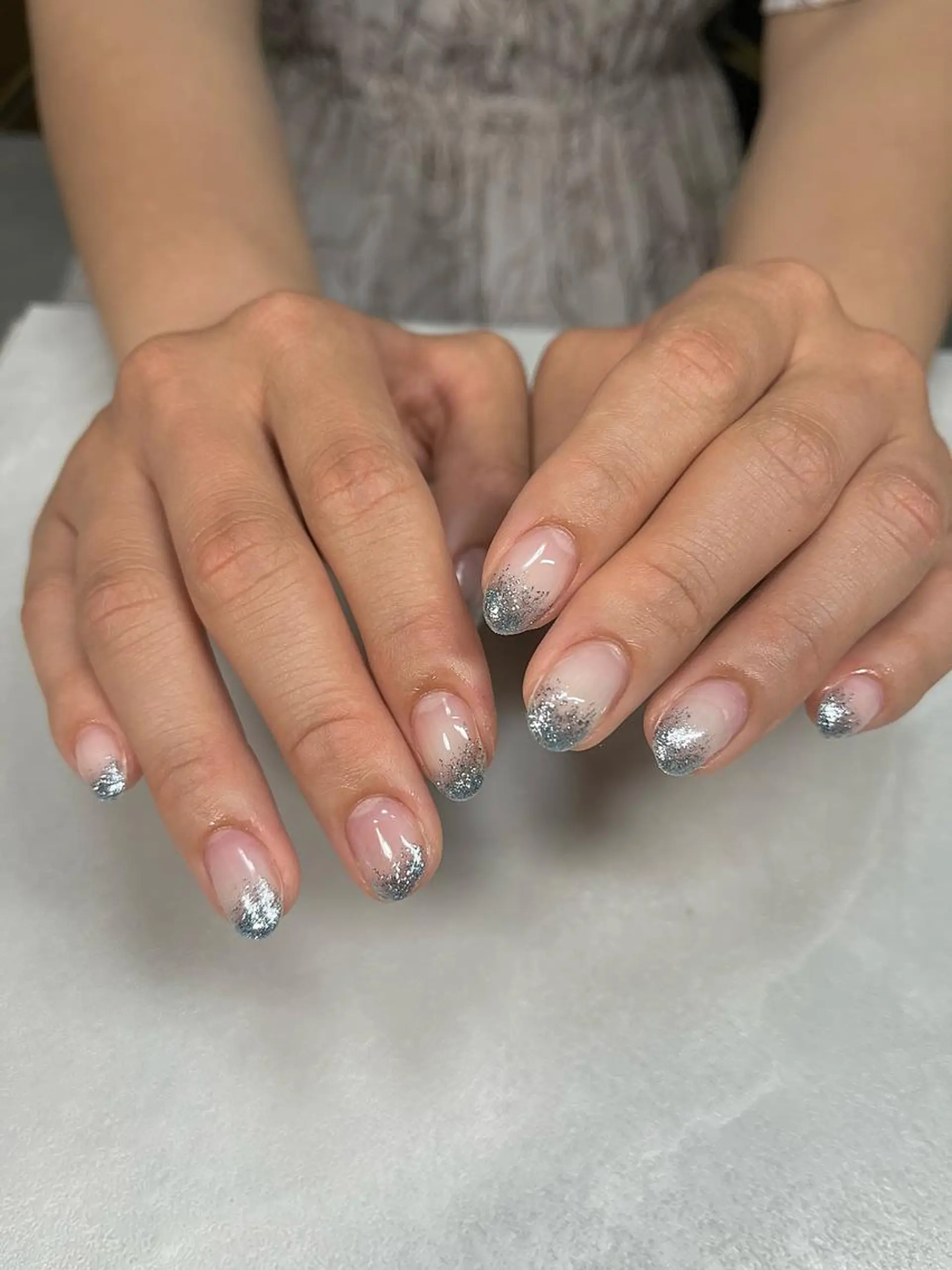 ネイル ブルー グラデーション ラメ(グリッター) ラメグラデーション ハンドネイル SAKU  nail[サクネイル]所属・SAKU nail 作島茜のネイルデザイン