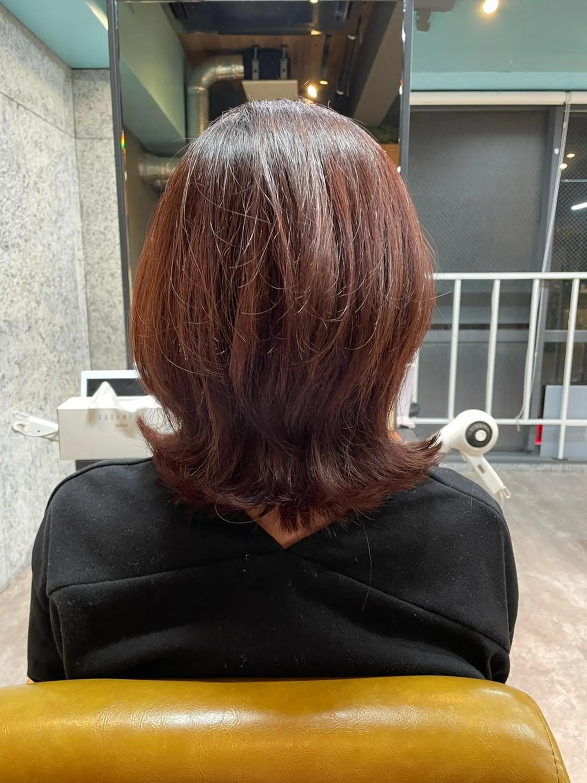 ミディアム くびれヘア くびれレイヤー レイヤーカット eyesburg W/est所属・ショート 村上のヘアスタイル