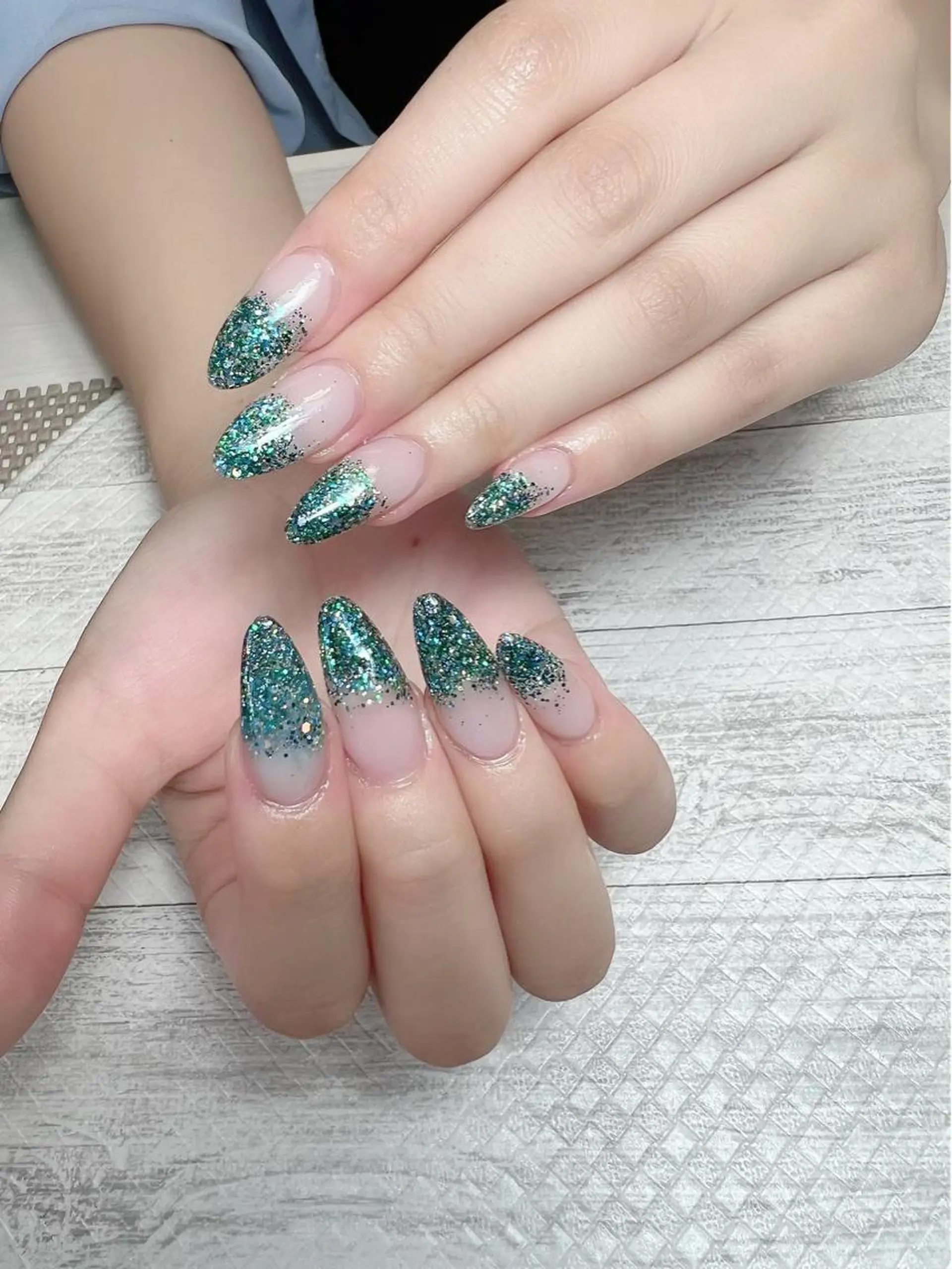 ネイル ジェルネイル グリーン ラメ(グリッター) ラメグラデーション スカルプネイル ハンドネイル シェヌネイル JURAのネイルデザイン