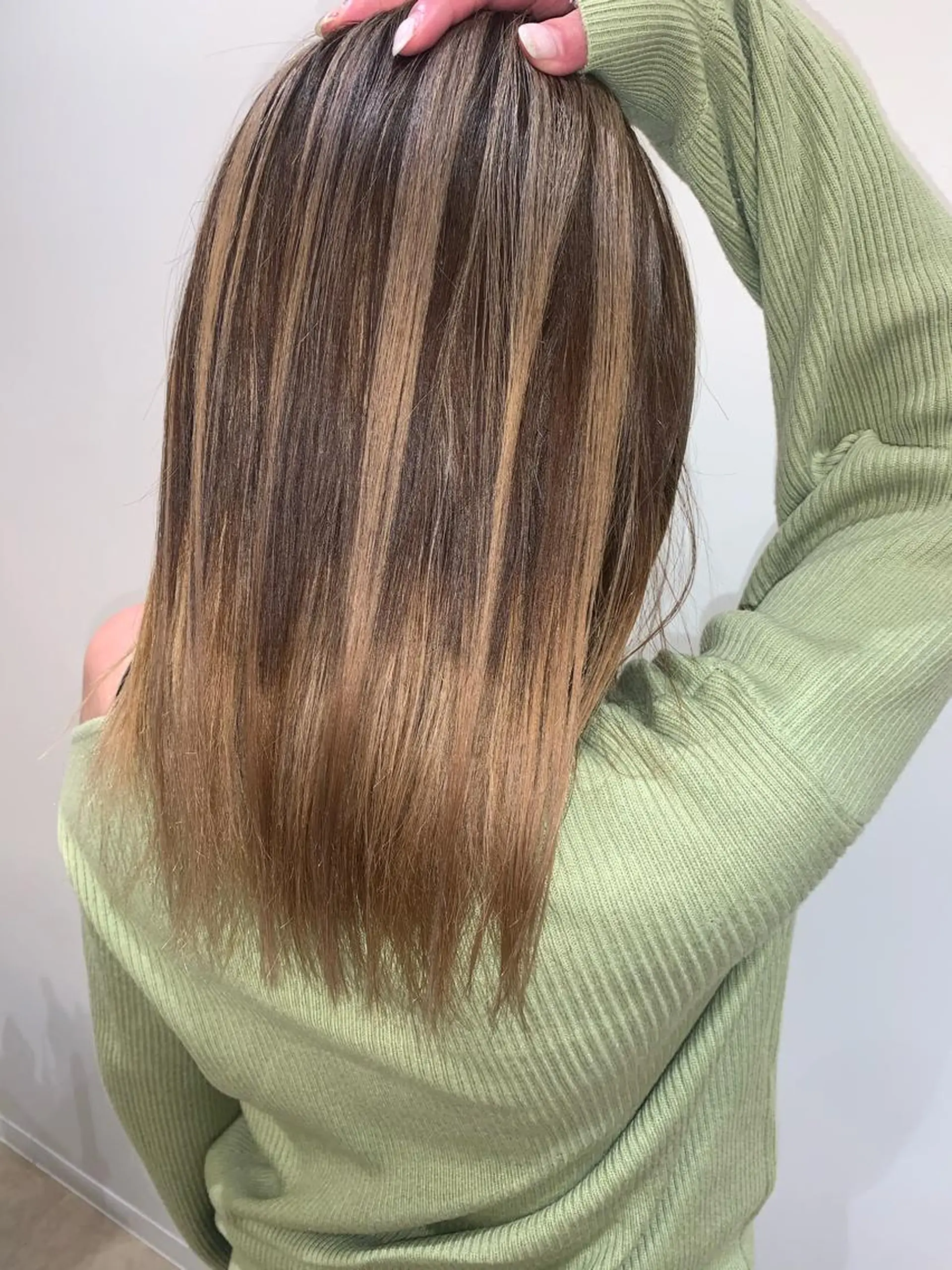 セミロング カラー 伊藤 裕貴のヘアスタイル