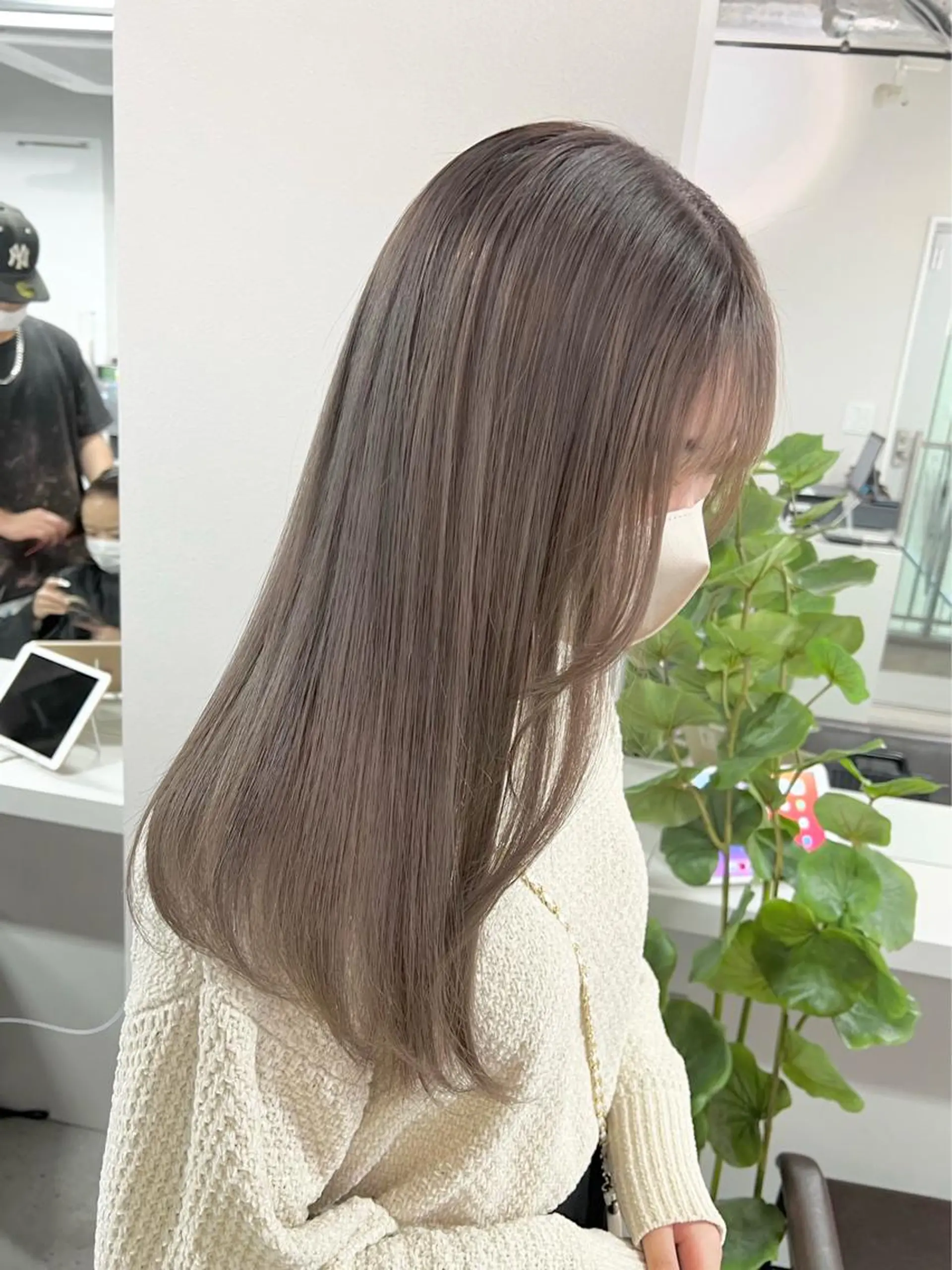 ミディアム カラー グレージュ sio.nail&eyebrow salon shimokitazawa2号店所属・nailist mana𖤐´-のネイルデザイン