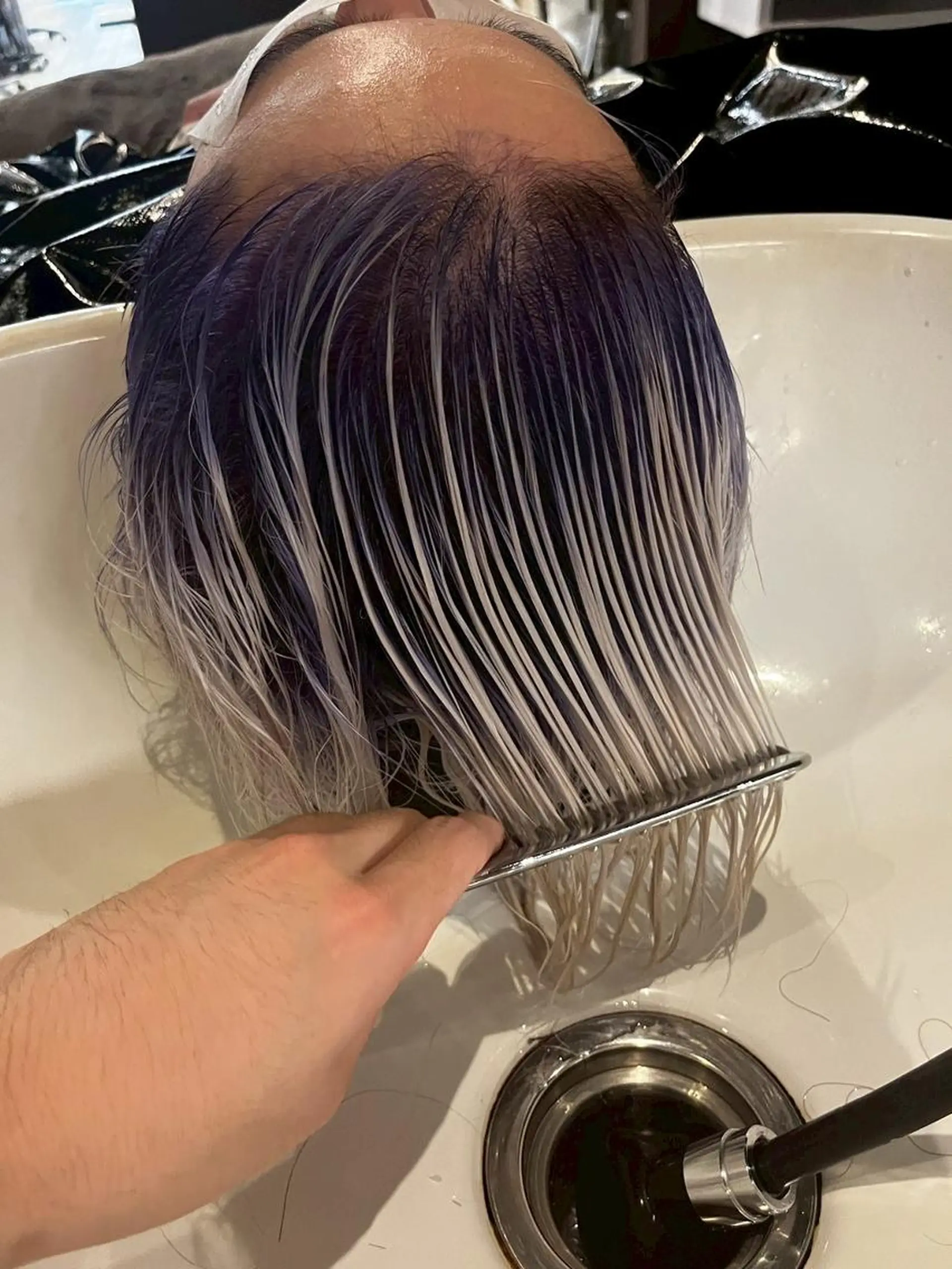 カラー ウルフカットデザイン カラー特化アールイーのヘアスタイル