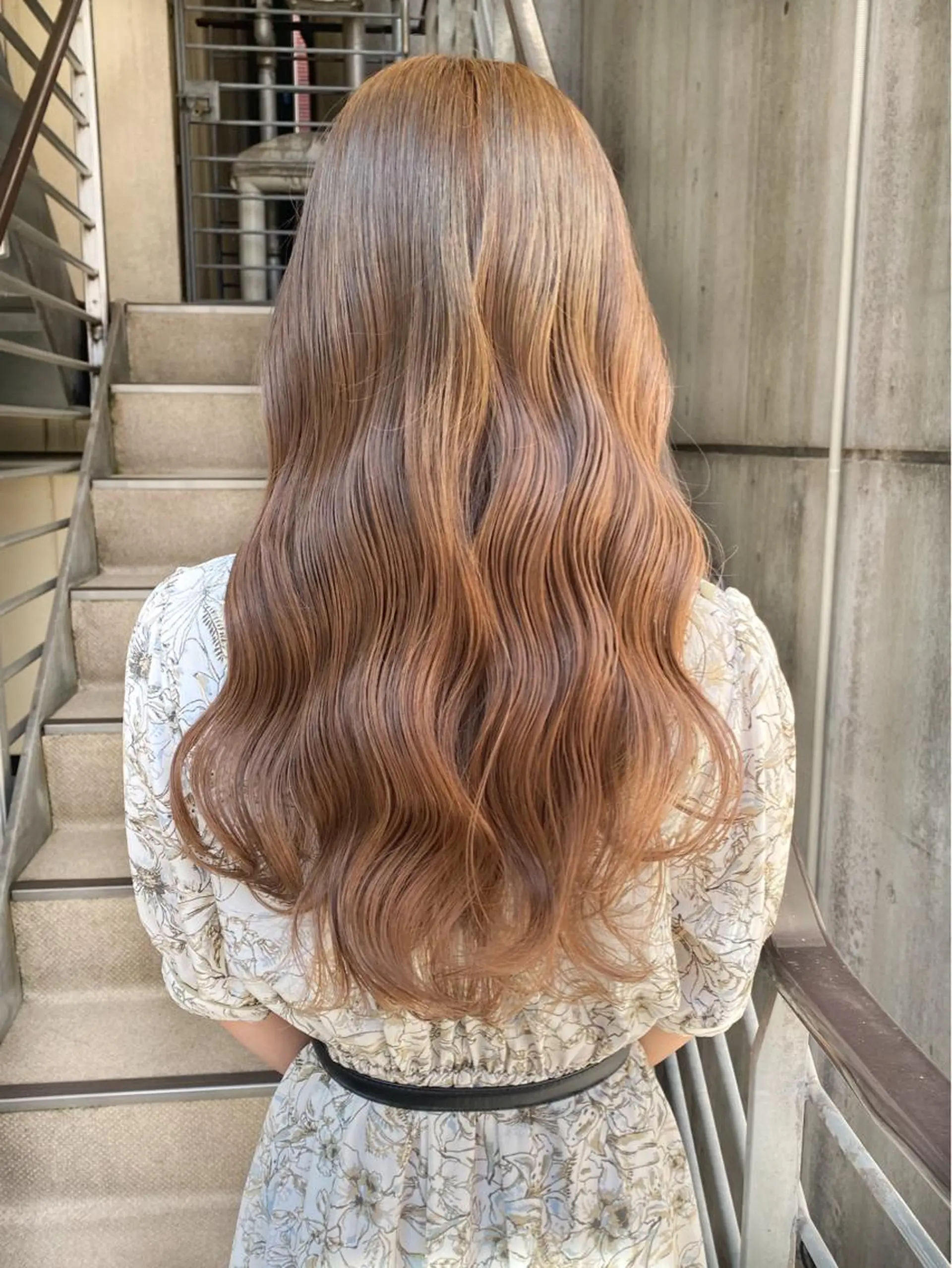 ロング カラー ベージュカラー ブリーチ 透明感カラー ハイトーンカラー ハイトーンベージュ ヘアカラー ness ネスのヘアスタイル