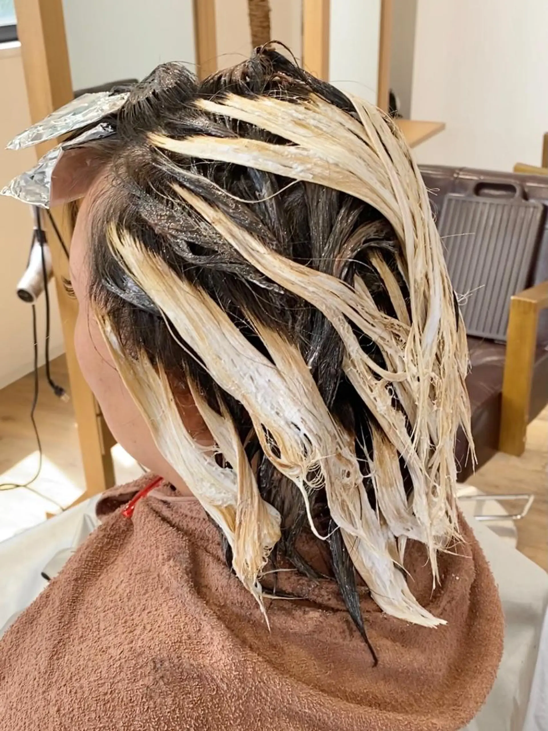 ミディアム カラー グレージュ ハイライトカラー ボブ ハイライト ウルフカット カット ヘアカラー KIZU 髪質改善 オカルト怪談のヘアスタイル