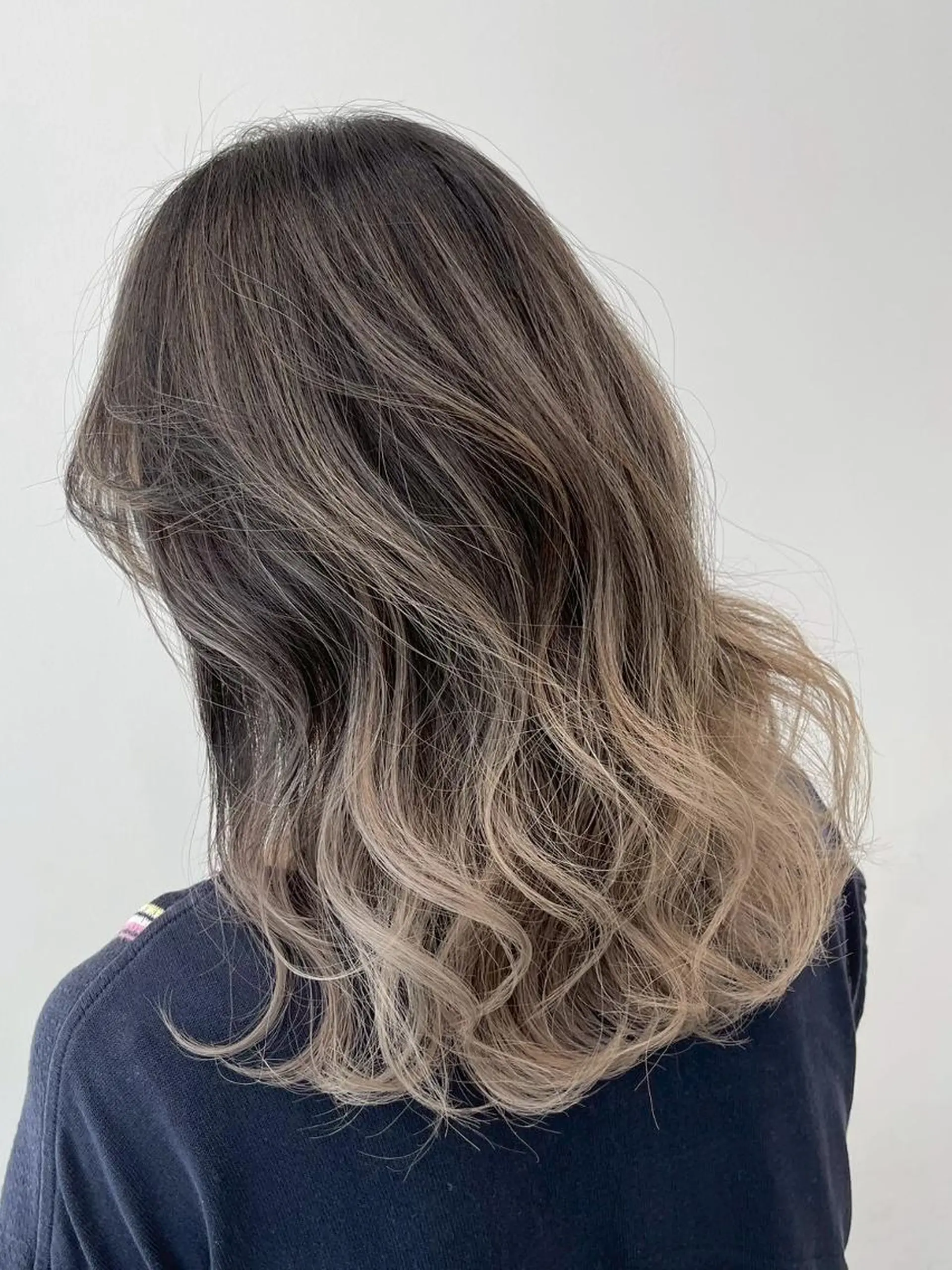 ミディアム カラー アディクシーカラー アッシュ ブルーカラー ダークアッシュ グレージュ 【公式】amble luxe池袋東口🩷のヘアスタイル