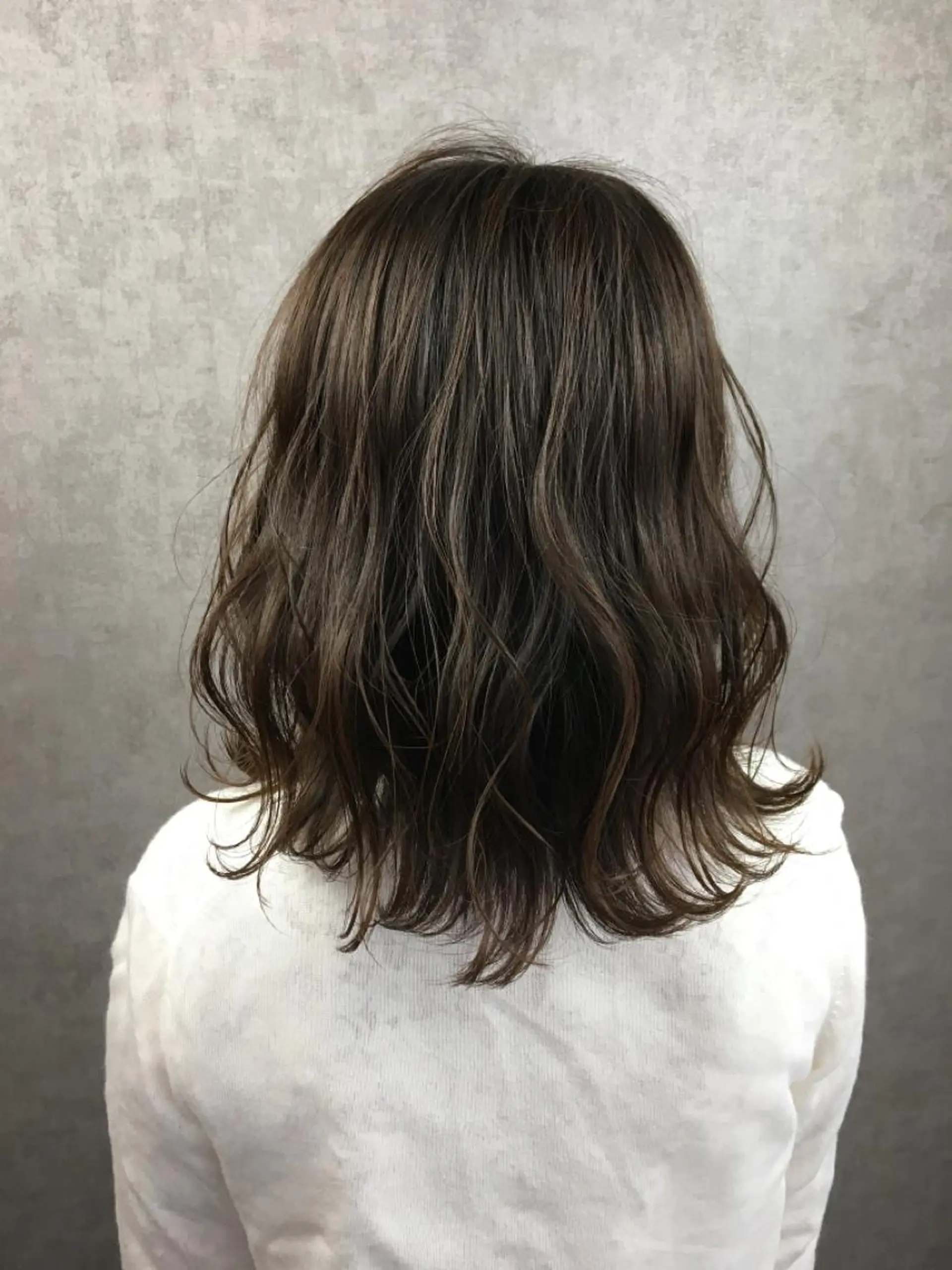 セミロング カラー ツイストスパイラル パーマ🟡KYOUのヘアスタイル