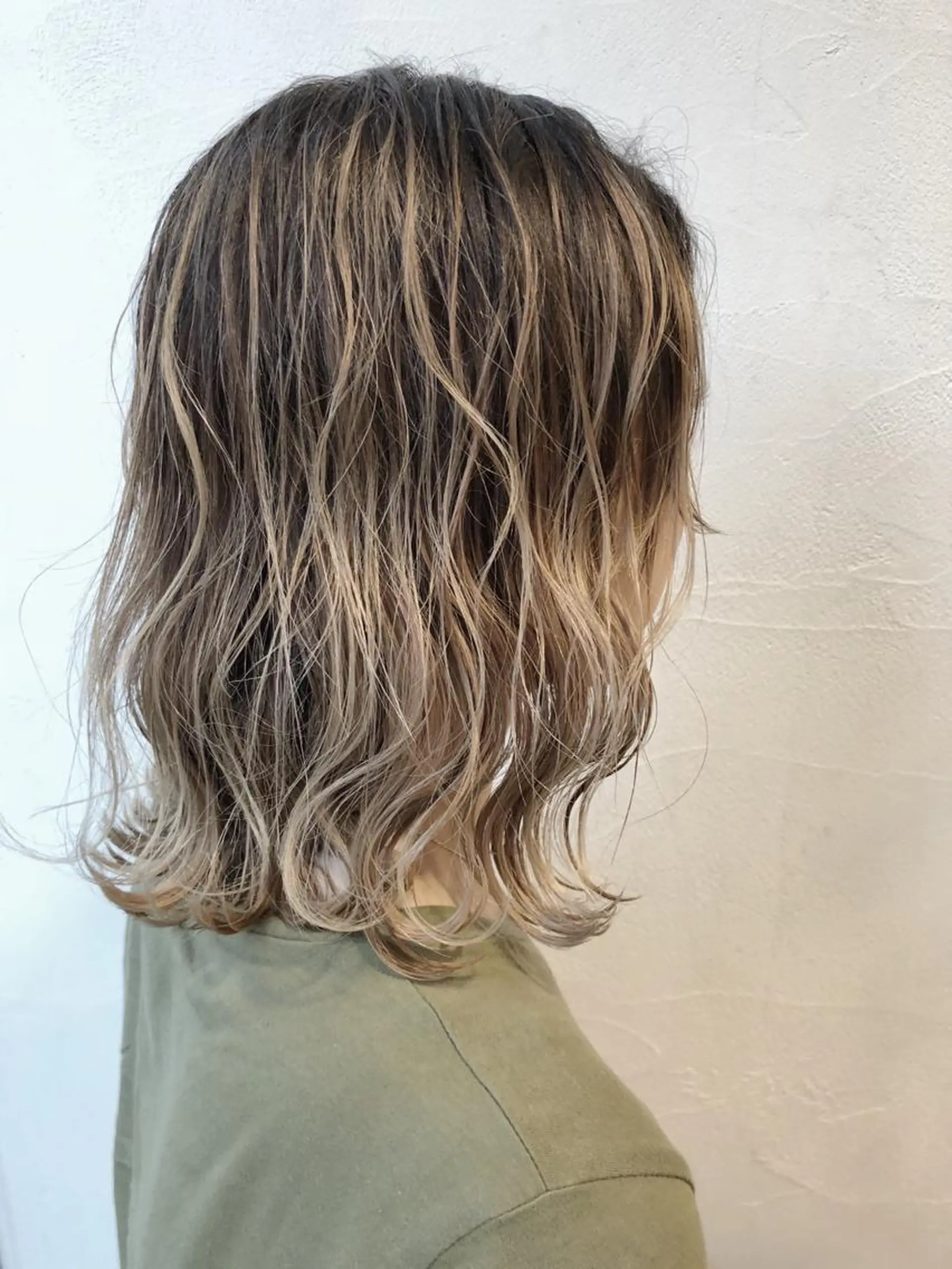 ミディアム カラー ベージュカラー ブリーチ カット特化柏駅 徒歩3分LOUのヘアスタイル