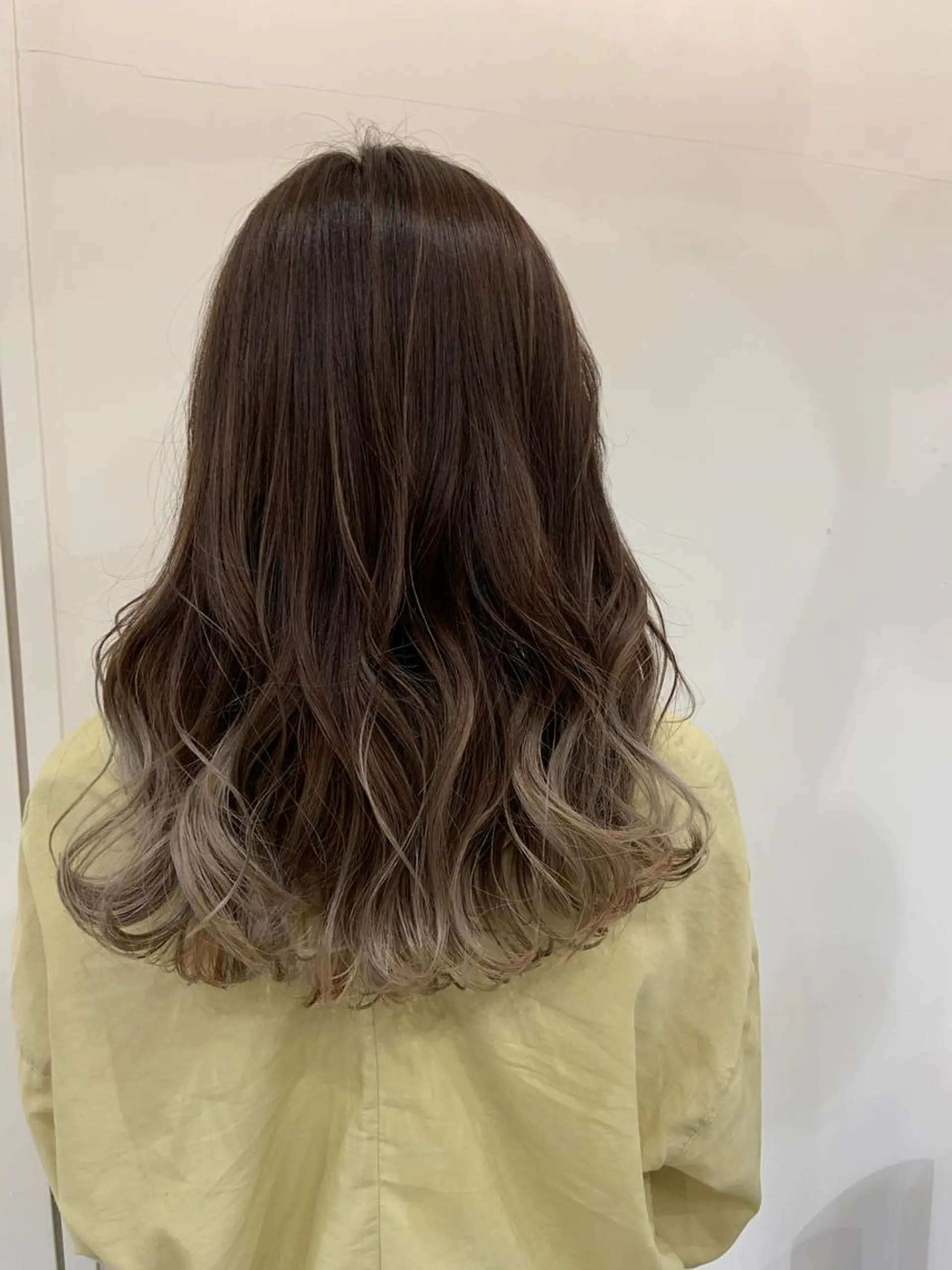 セミロング カラー ヘアアレンジ カット ヘアカラー 山下 加織のヘアスタイル