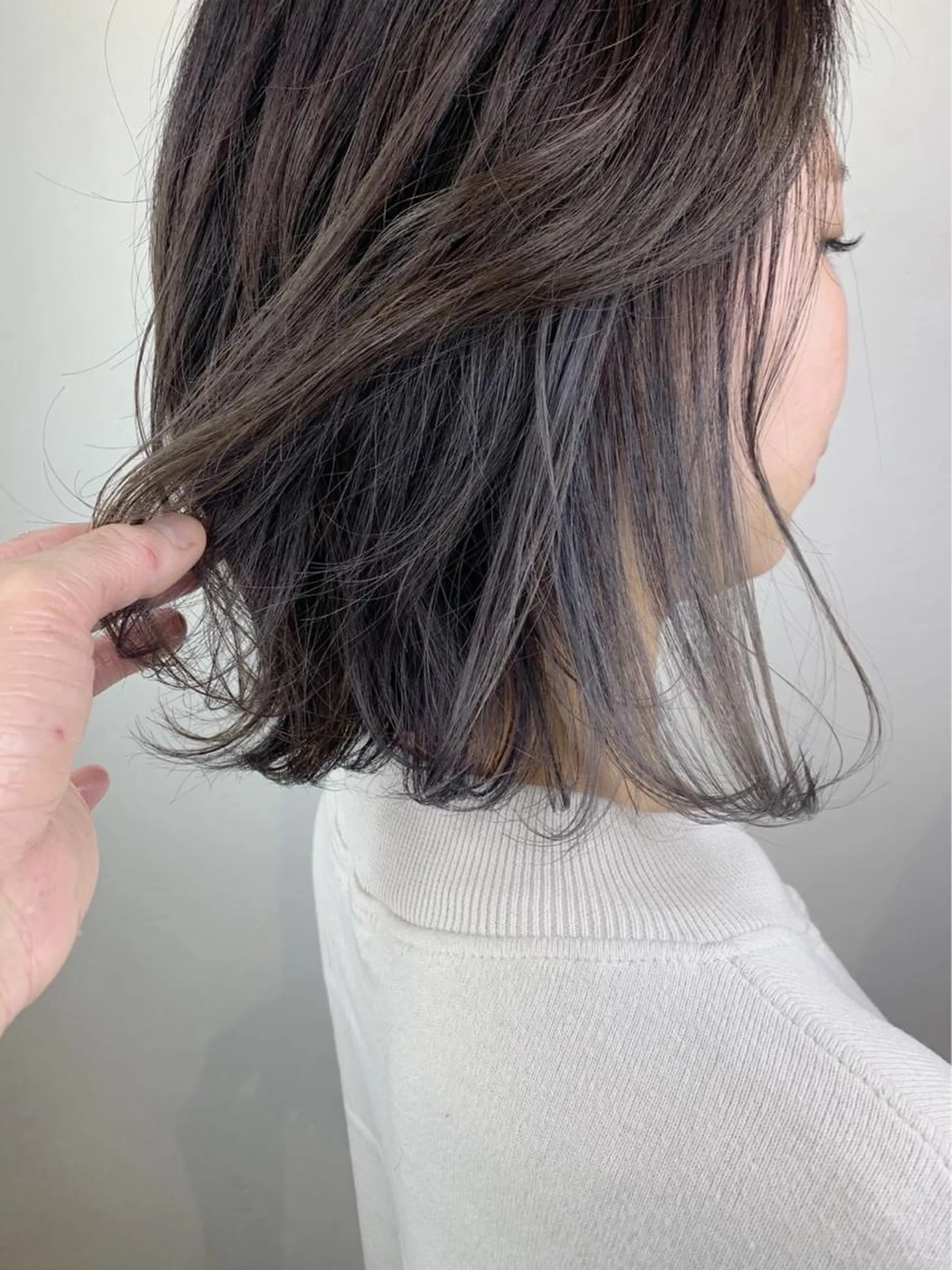 セミロング カラー _WHITE 高槻のヘアスタイル