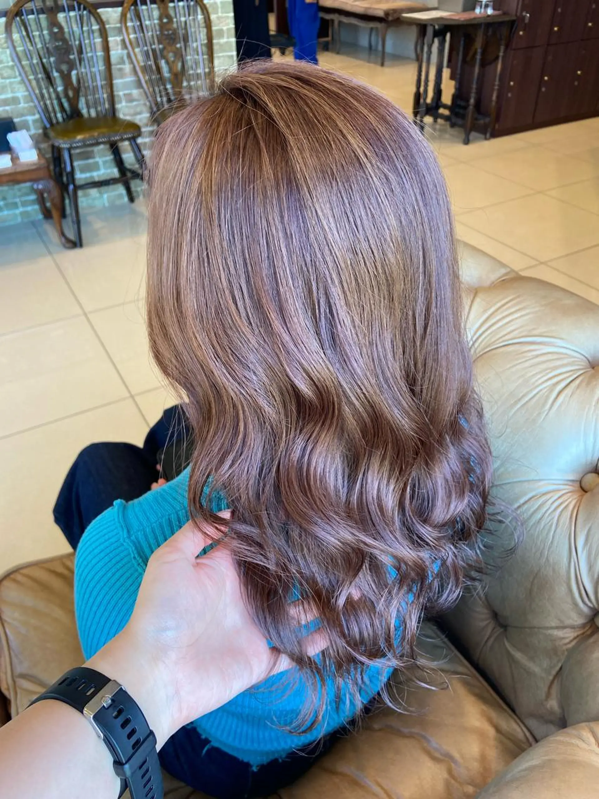 カラー 小林 亜紀のヘアスタイル