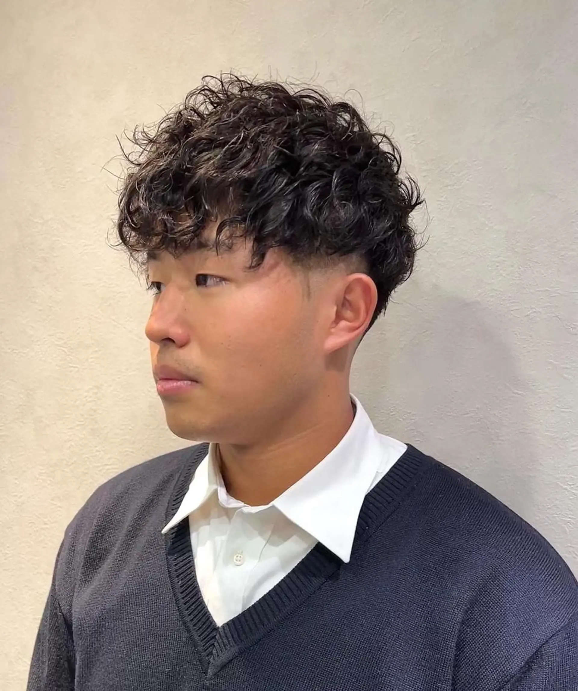 ショート パーマ メンズ フェードカット メンズパーマ メンズショート スキンフェード スペインカール カット パーマ BARBER SUGIYAMA所属・北千住理容室バーバー 小堀悠作のヘアスタイル