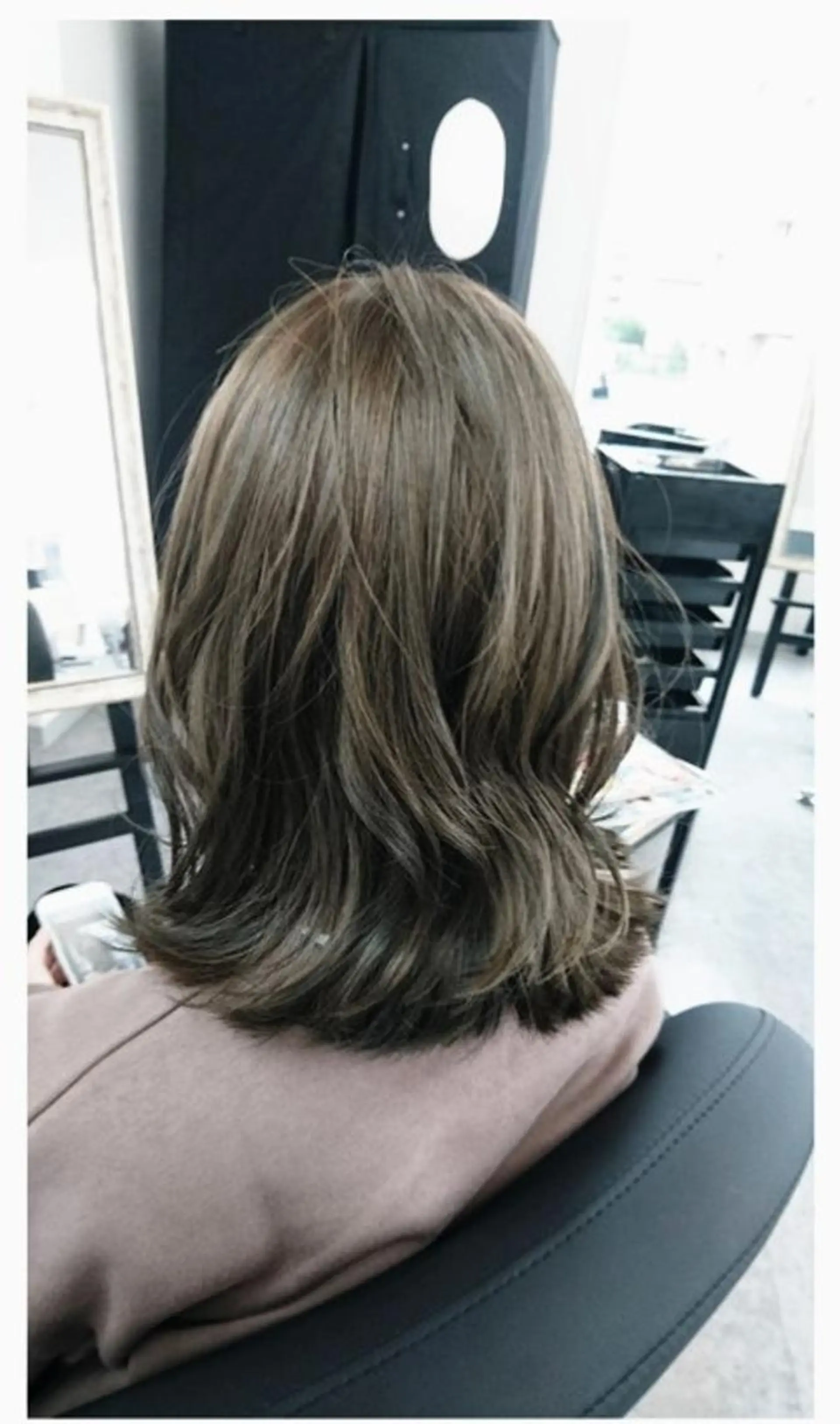 セミロング アッシュ レイヤーカット Iz Hair　Laboのヘアスタイル